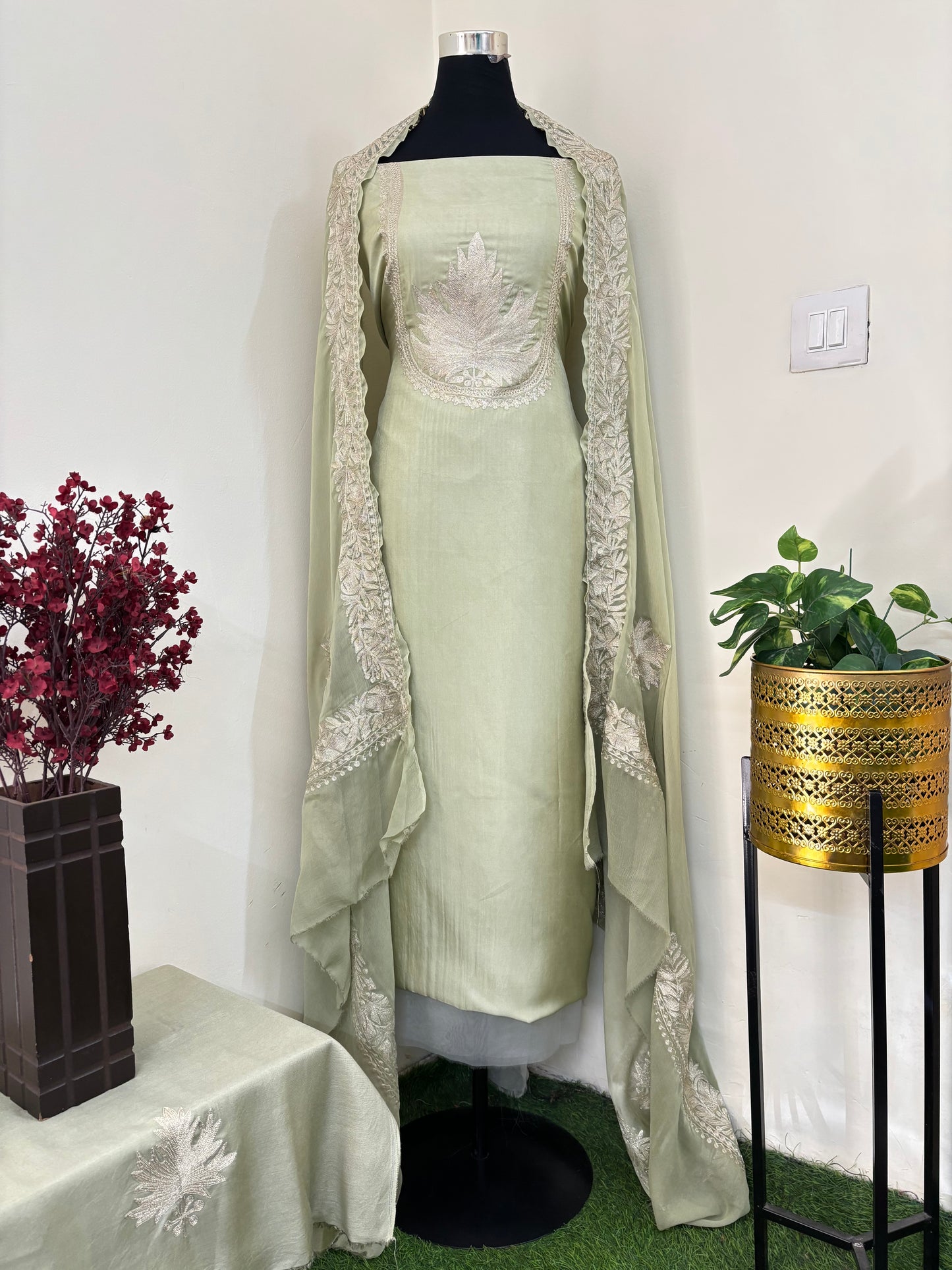 Sanam’ Tilla Kashmiri Silk Suit