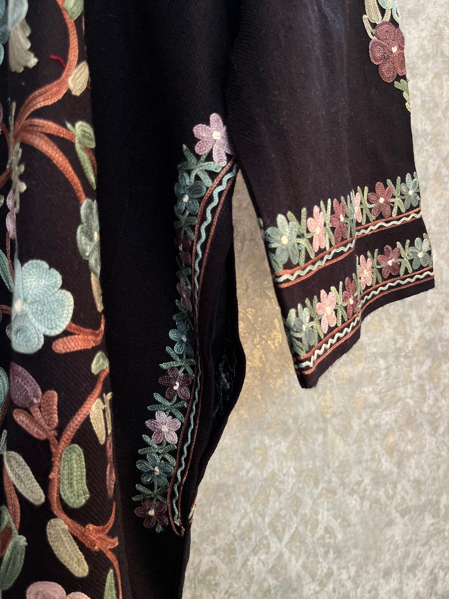 Black Aari Embroidered Wool Pheran