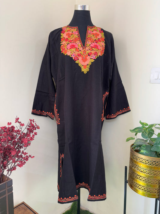 Black Aari Embroidered Wool Pheran