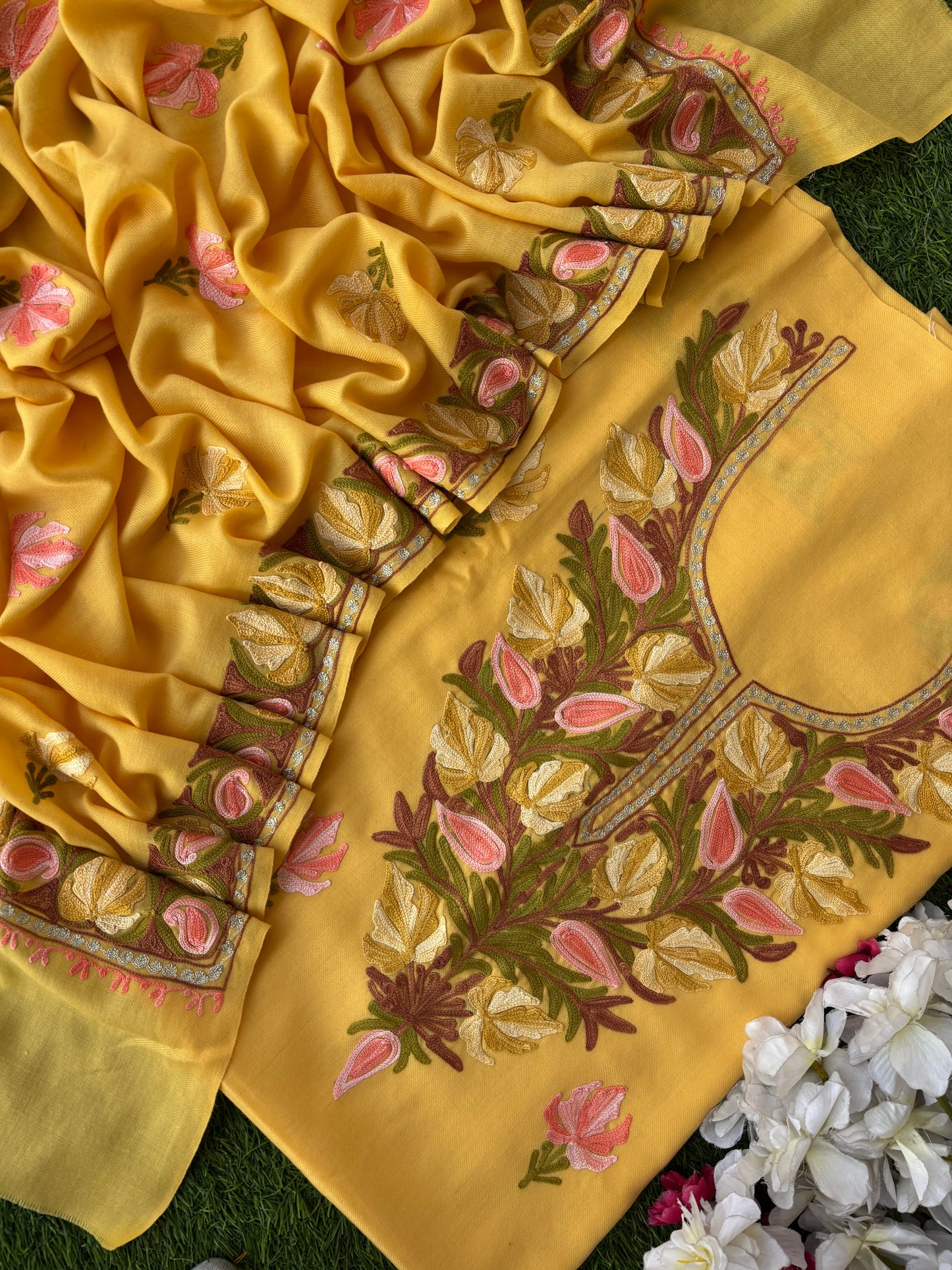 Soft Yellow Pure Wool Aari Embroidered 3pc Suit Stole