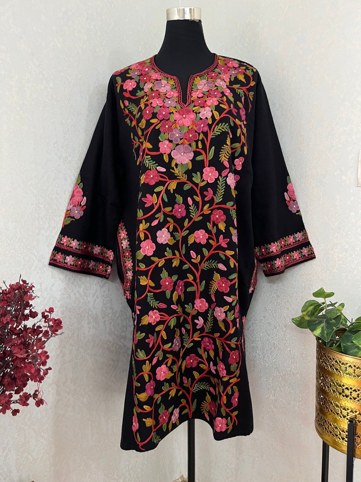 Black Aari Embroidered Wool Pheran