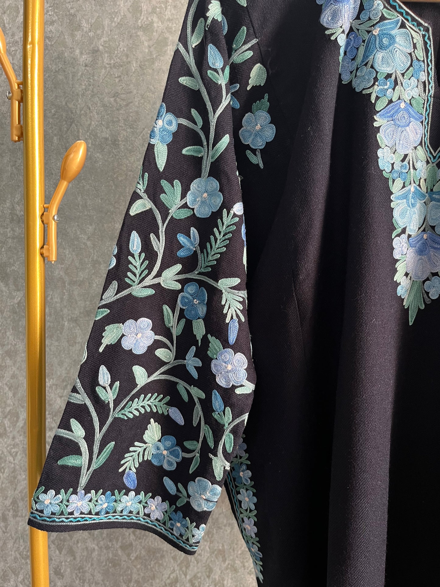 Black Aari Embroidered Wool Pheran