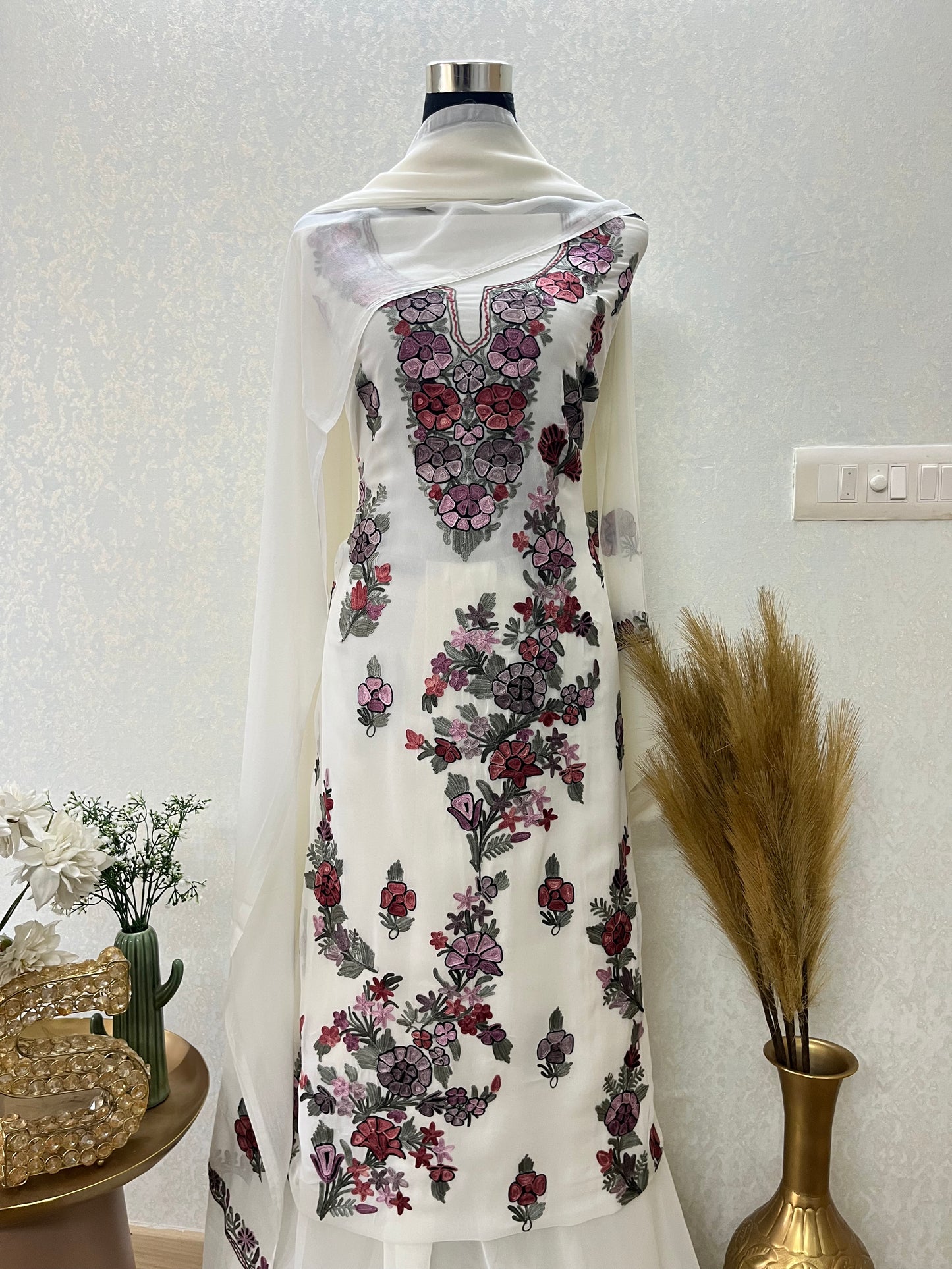 Cream Georgette 3 Pc Kashmiri Suit