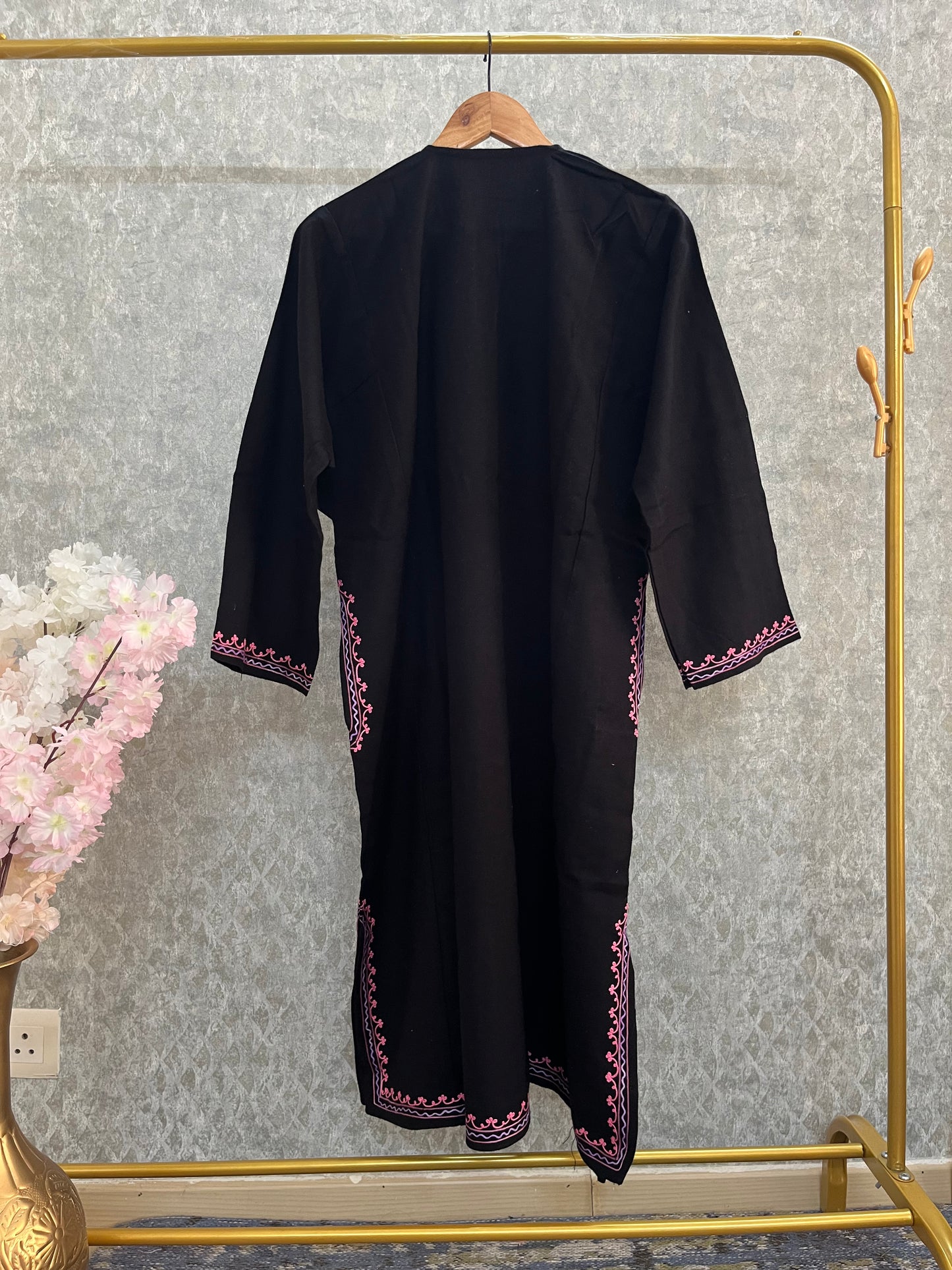 Black Aari Embroidered Wool Pheran