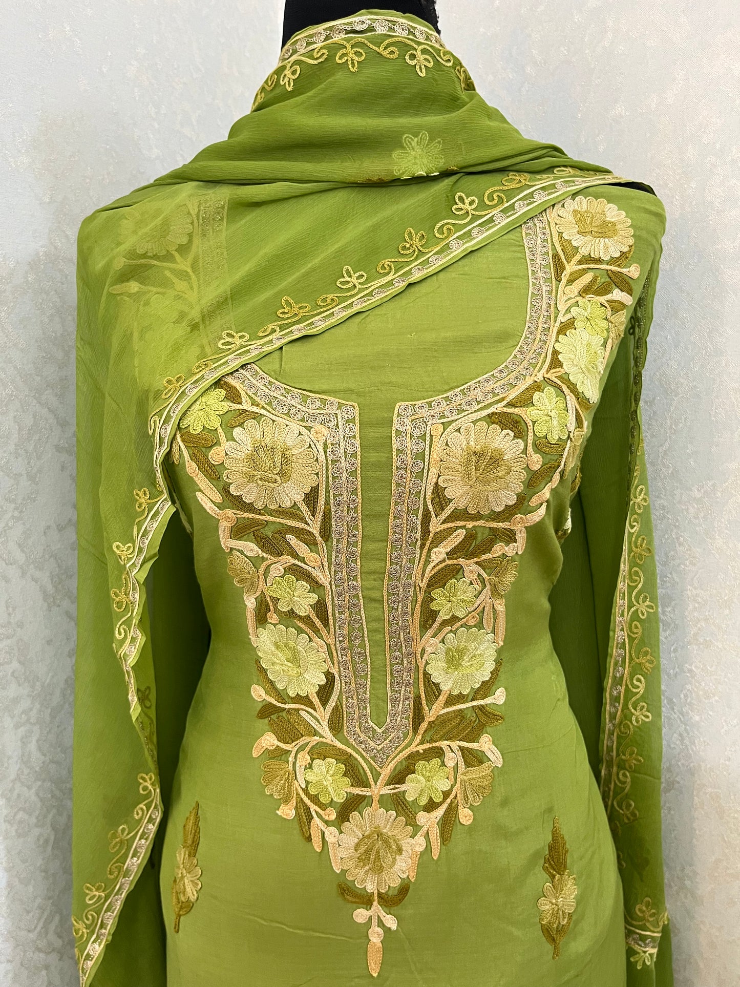 Pastel Green Muslin Cotton Jaal Sleeves Kashmiri 3pc Suit