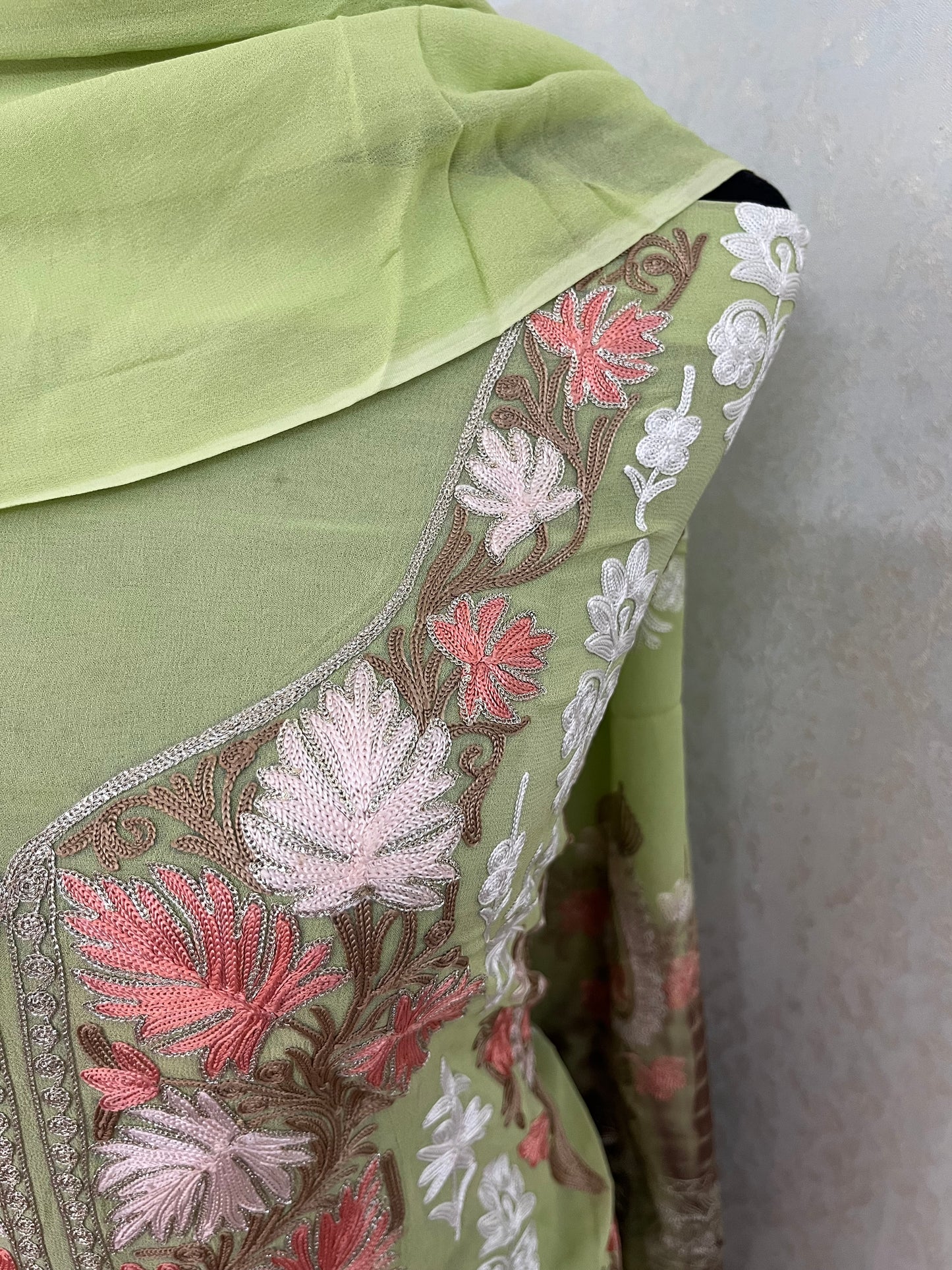 Green Pure Georgette 3 Pc Heavy Kashmiri Suit