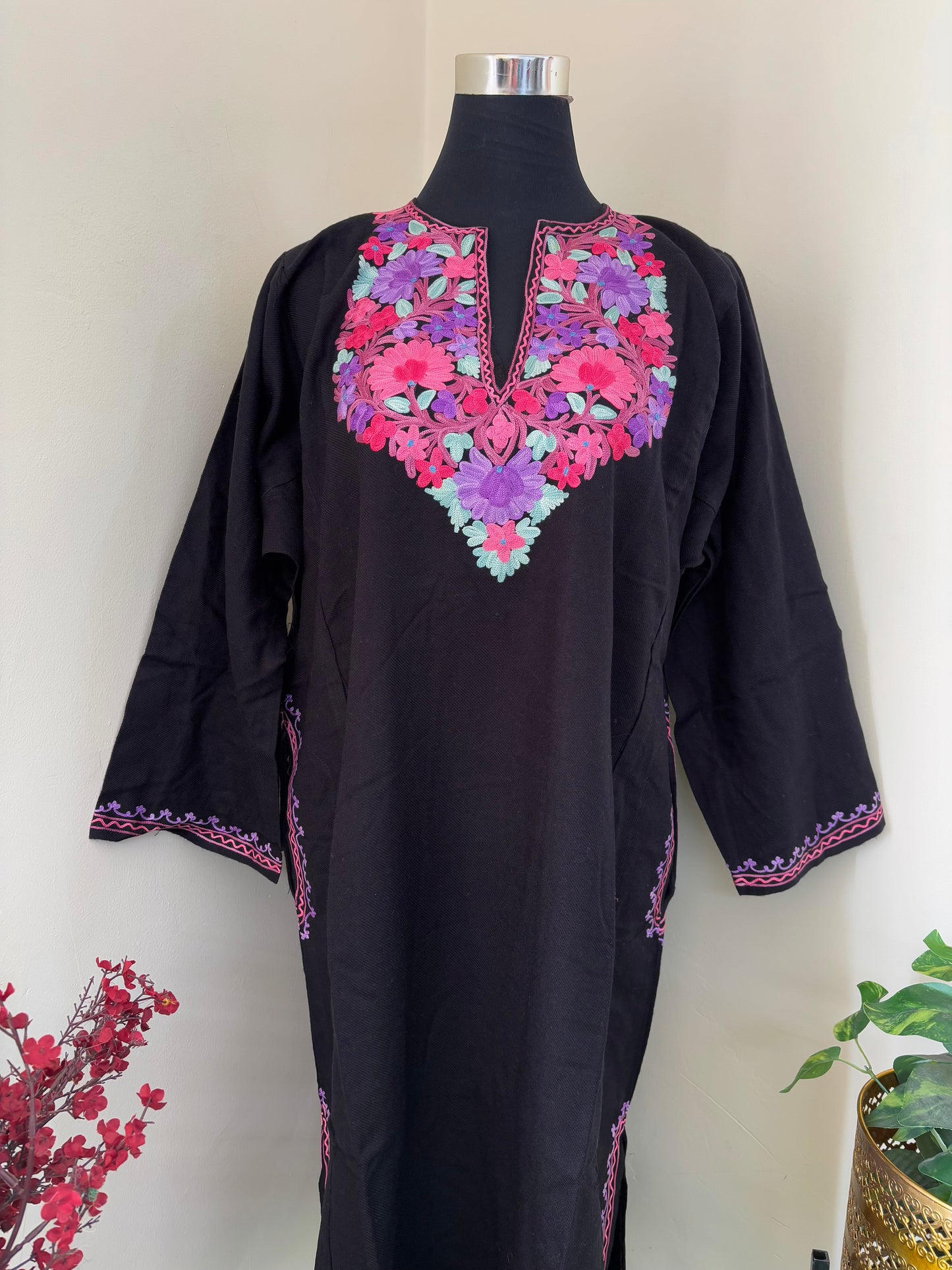 Black Aari Embroidered Wool Pheran