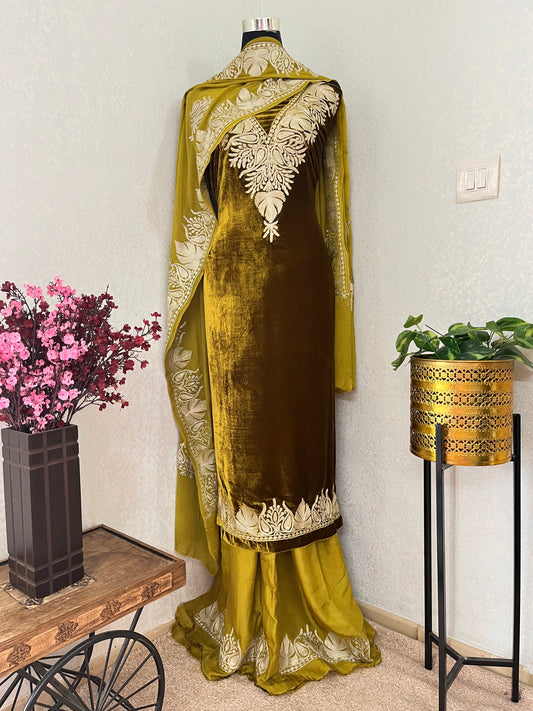 Henna Green Tilla Pure Makhmal Suit