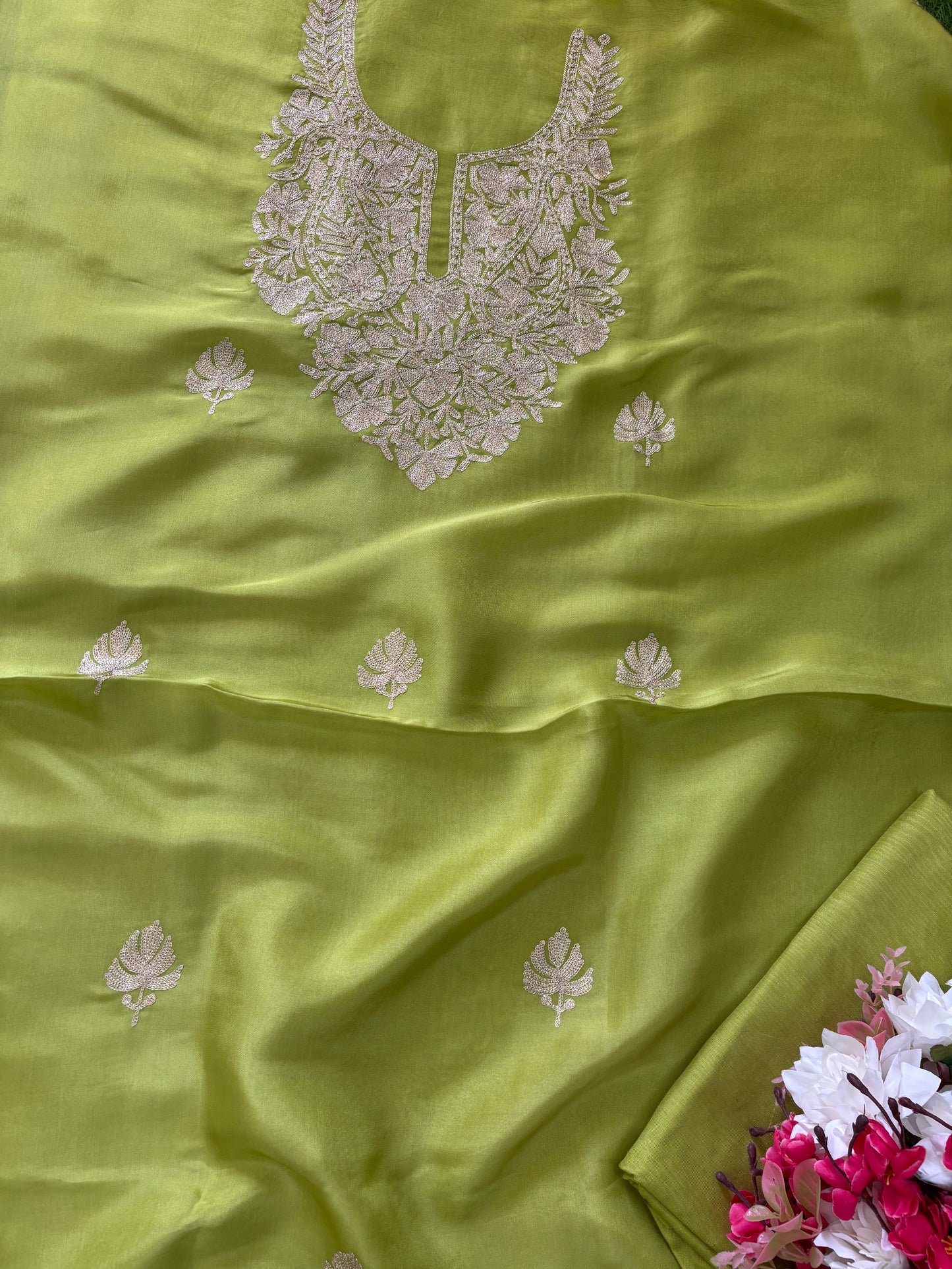 Sanam’ Lawn Green Silk Tilla Kashmiri Suit
