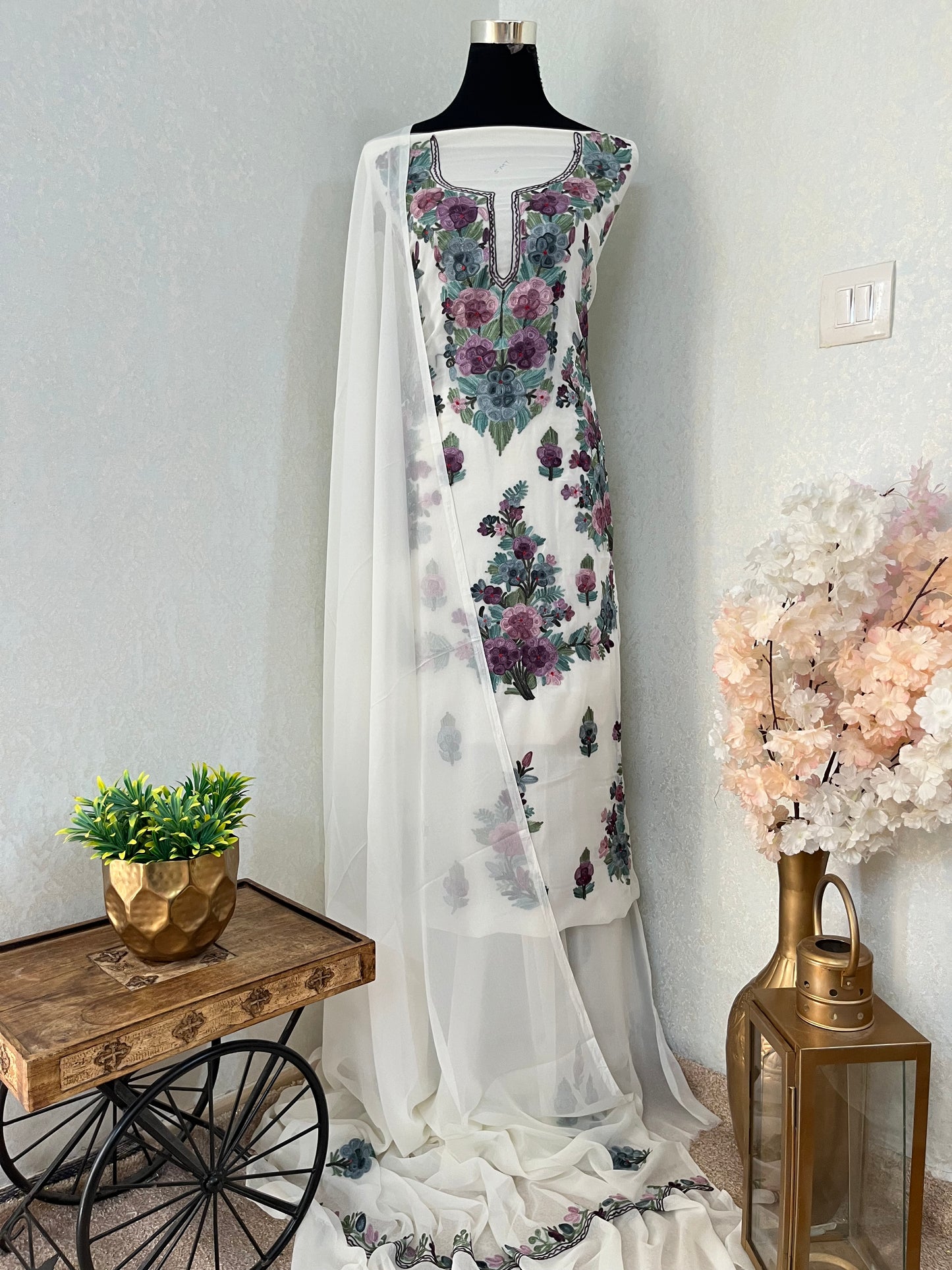 Off White Georgette 3 Pc Kashmiri Suit