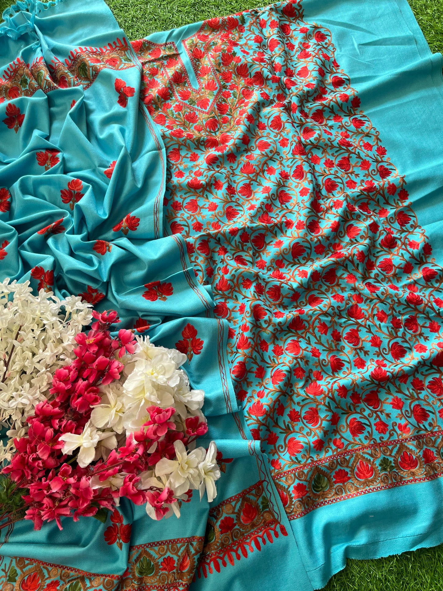 Aqua Blue Chinar Woollen Aari Embroidered 3pc Suit Stole