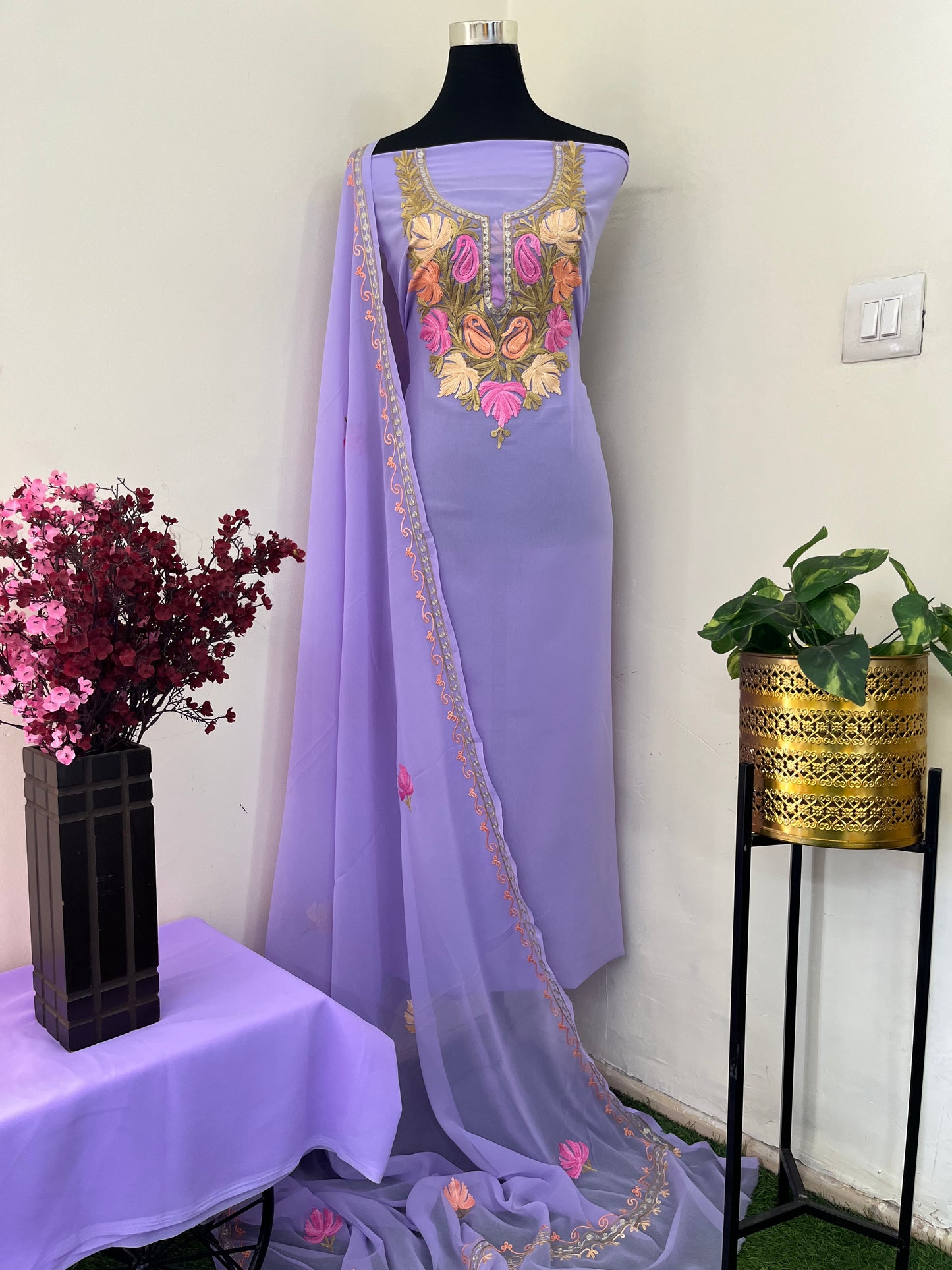 Lavender Georgette 3 Pc Aari Embroidered Suit Setll