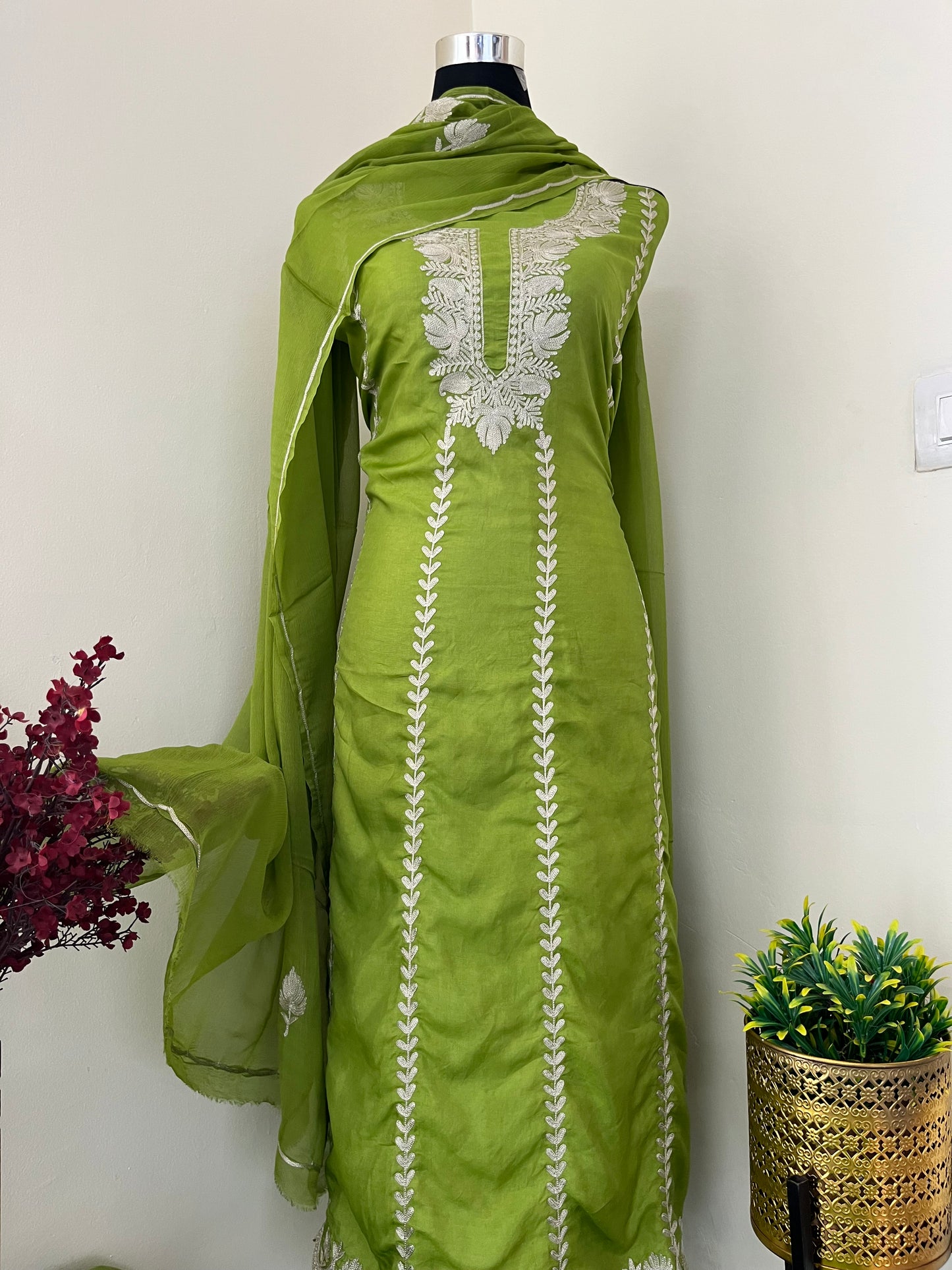 Sanam’ Lawn Green Silk Tilla Embroidered Suit material