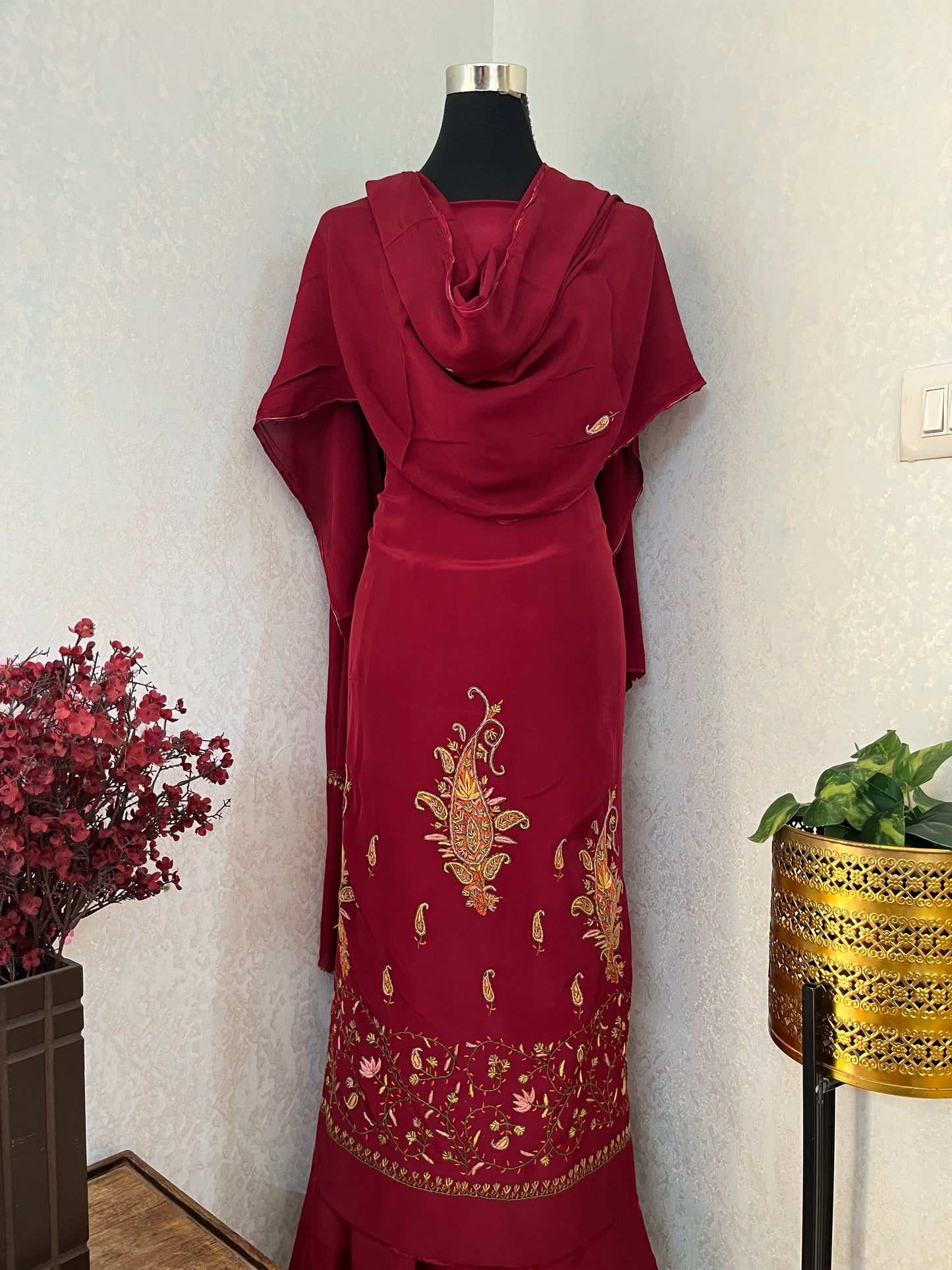 Maroon Kalaa’ Crape Sozni Kashmiri Suit