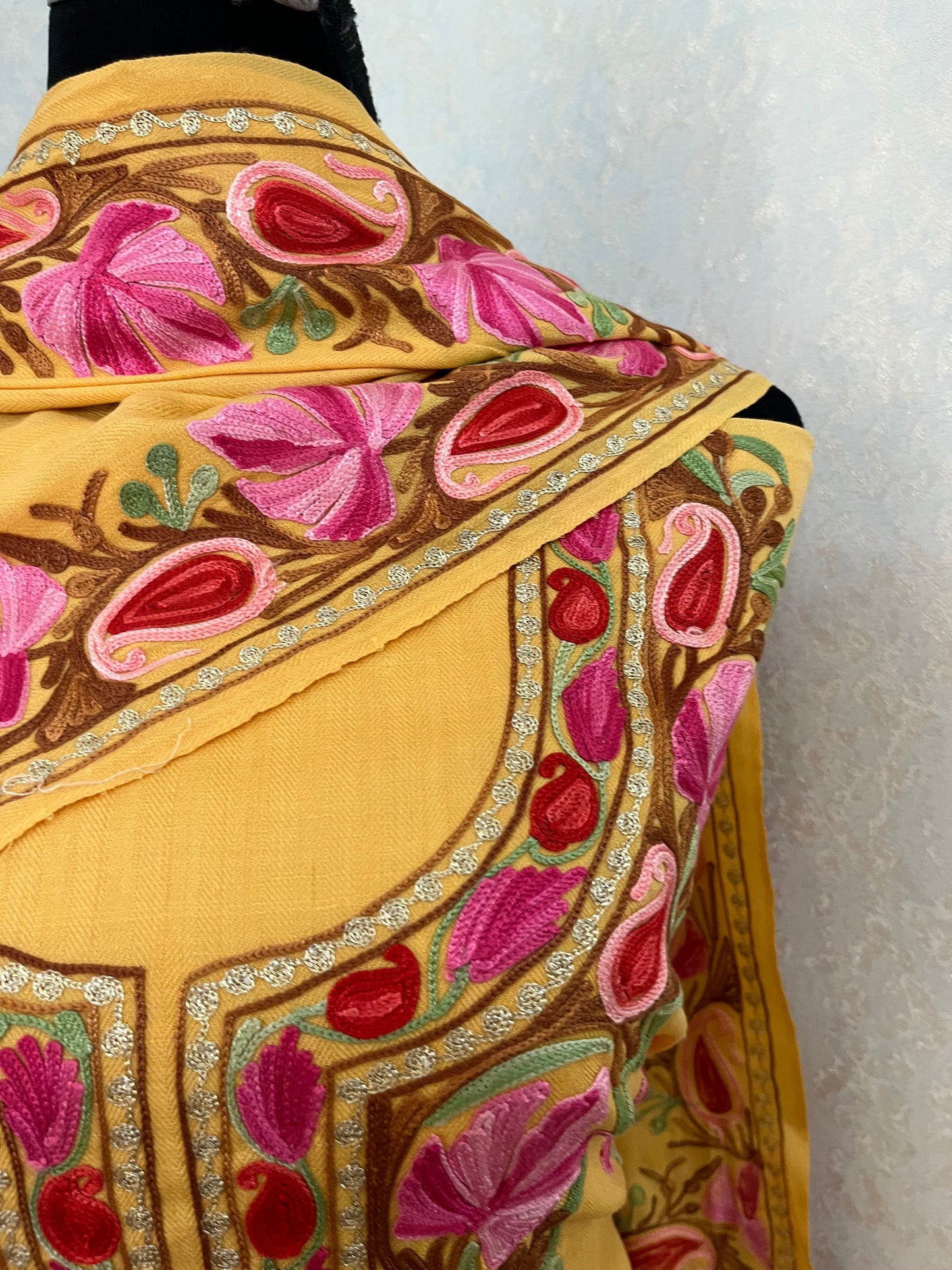 Soft Yellow Pure Wool Aari Embroidered 3pc Suit Stole