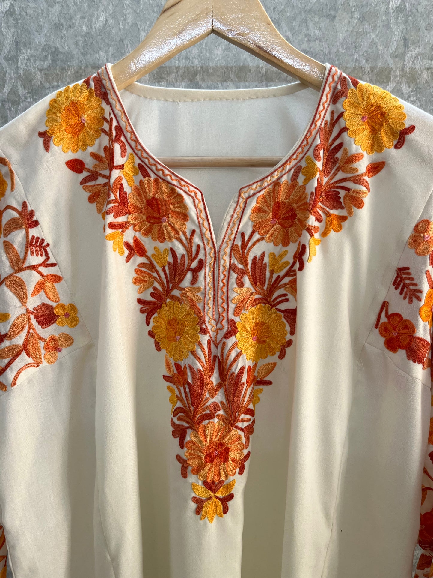 Off White Cotton Arm Jaal Pheran Set