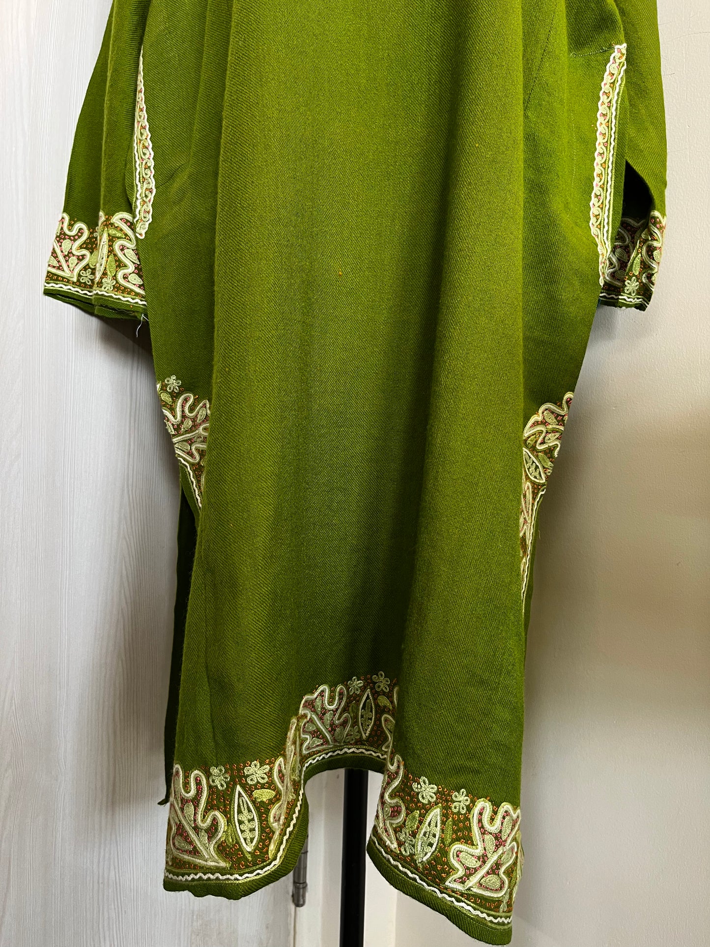 Green Aari and Sozni Hand Embroidered Pure Wool Pheran