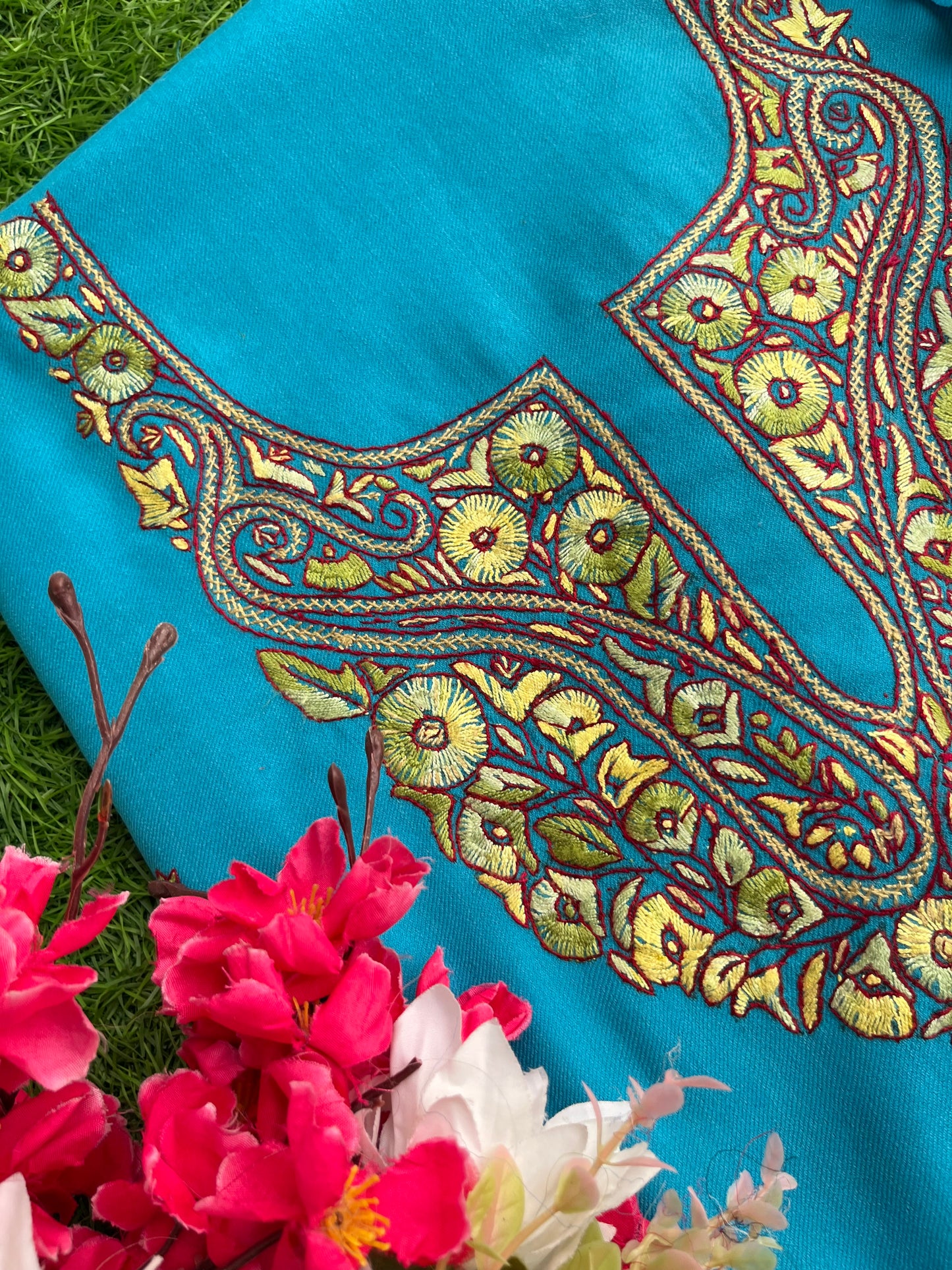 Sky Blue Fine Wool Sozni Embroidered 3pc Suit Stole