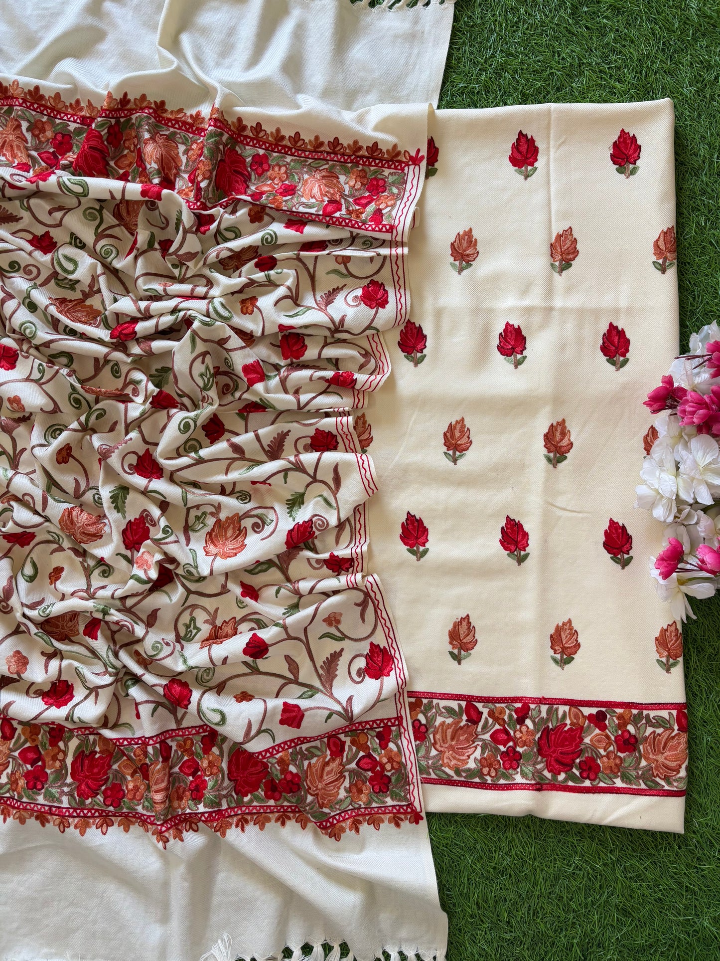 Cream Chinar Woollen Aari Embroidered 3pc Suit Stole