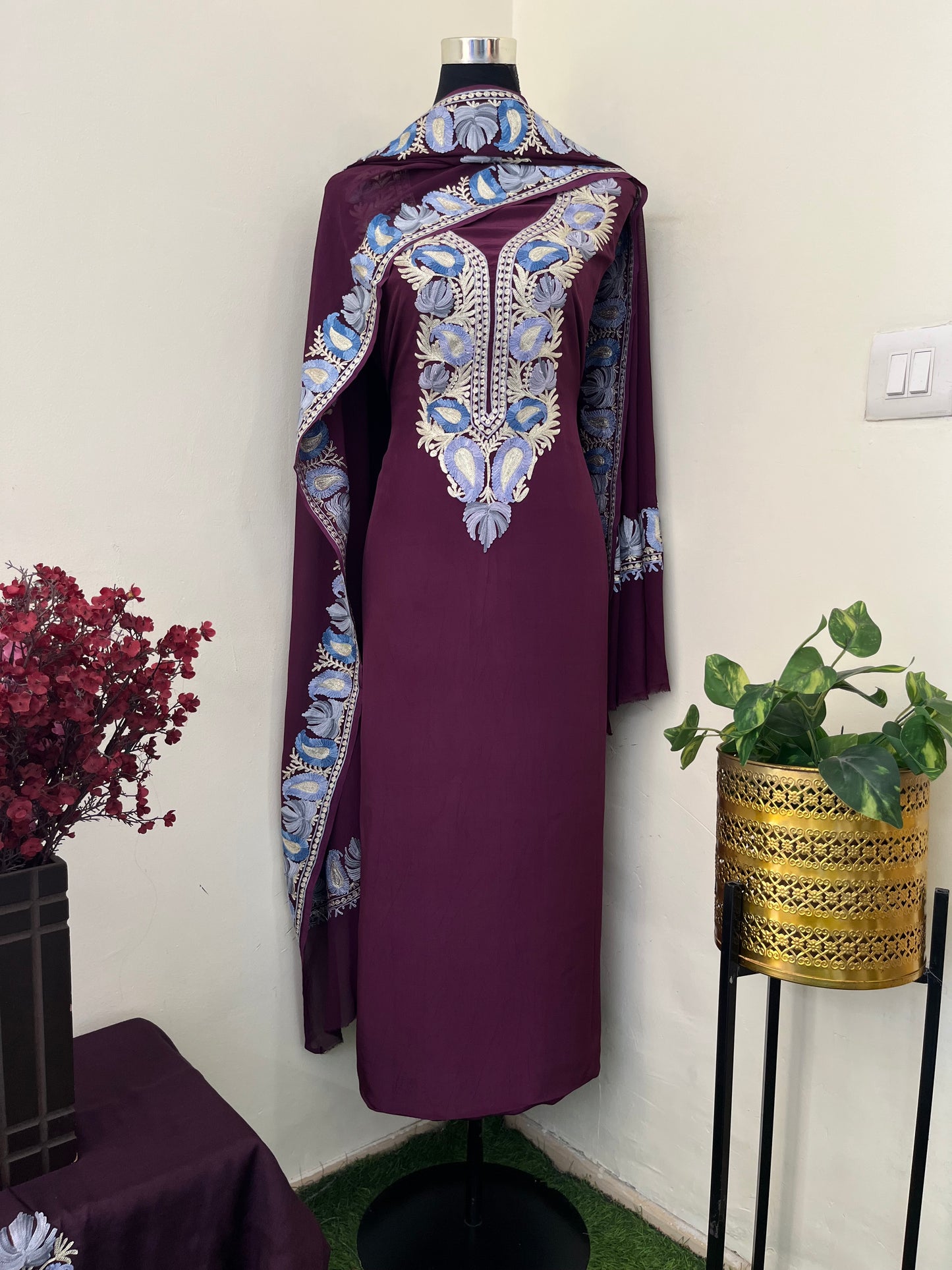 Kalaa’ Crape Kashmiri Suit