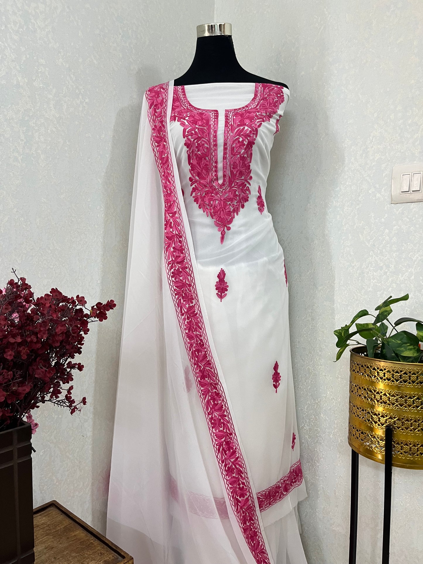 Off white  Georgette 3pc Kashmiri Suit