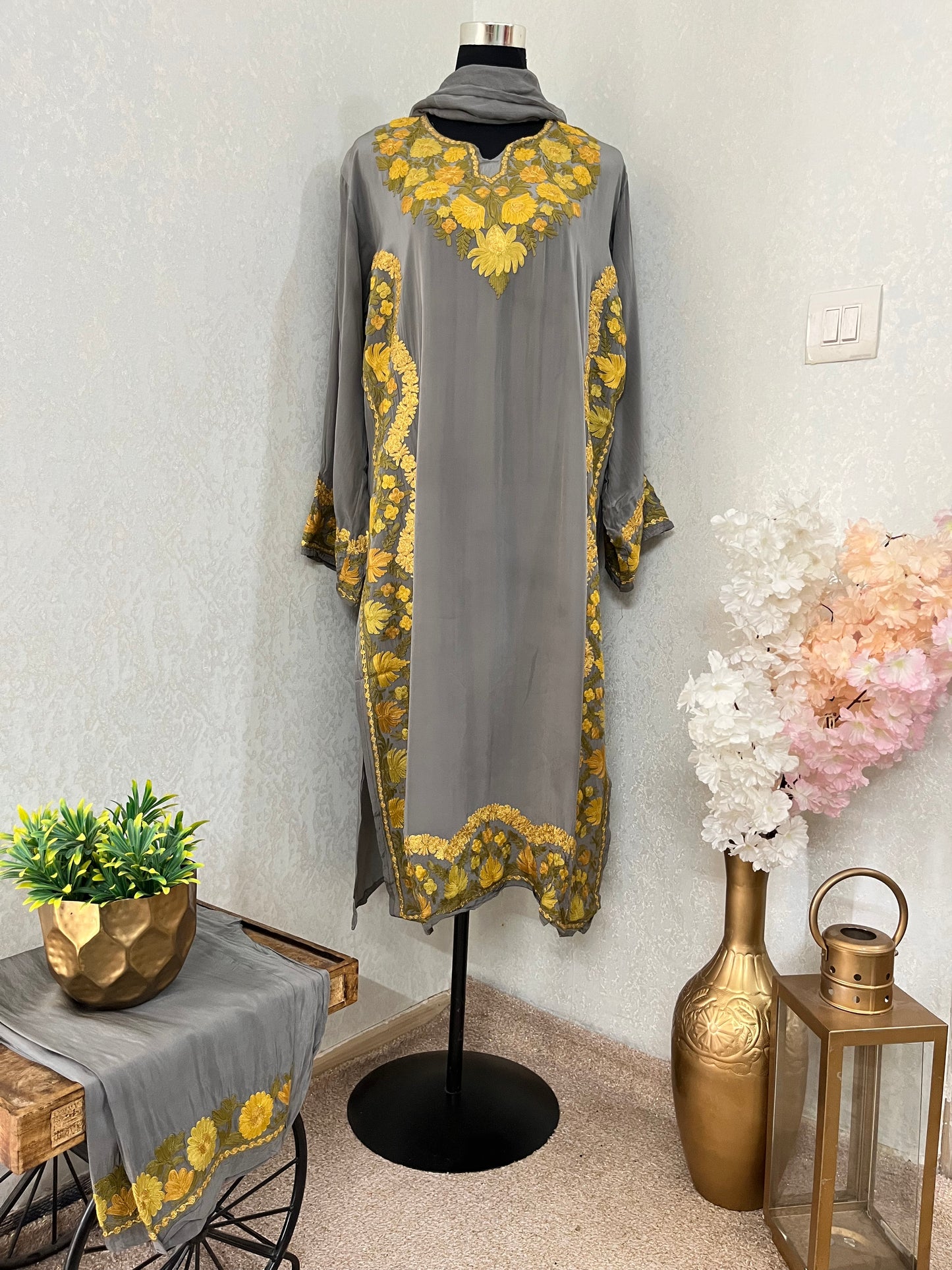Grey Stitched Crape Pheran Set with dupatta (44)