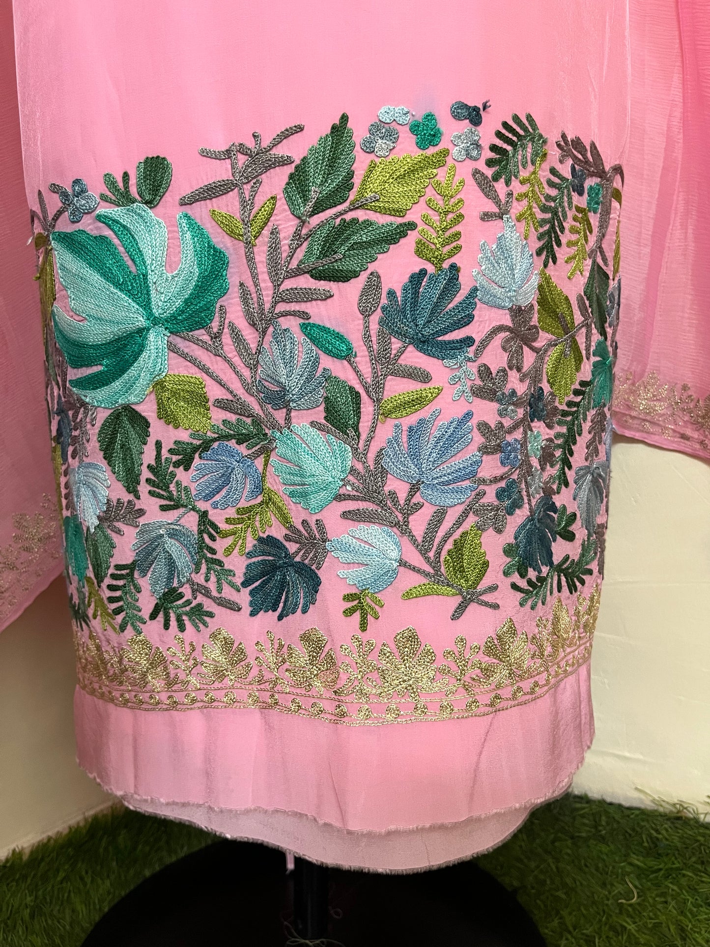 ‘Kalaa’ Soft Pink Crape Kashmiri Suit