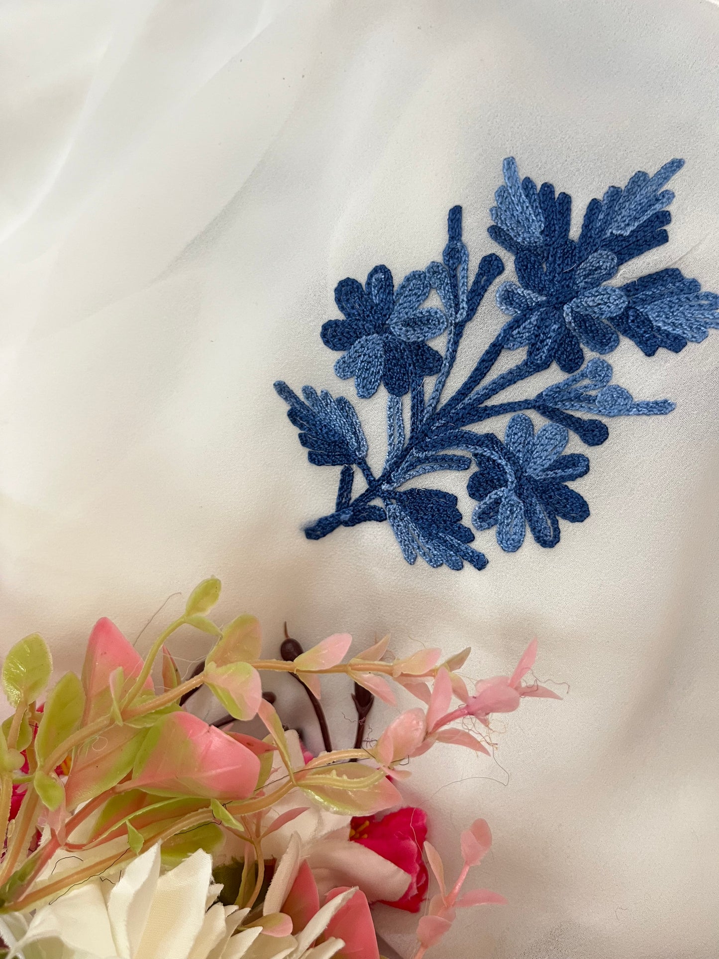 Off white  Georgette 3pc Kashmiri Suit