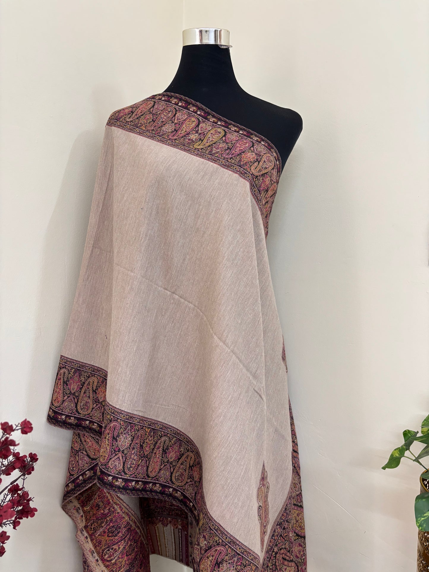 Kani Fine Semi Pashmina stole