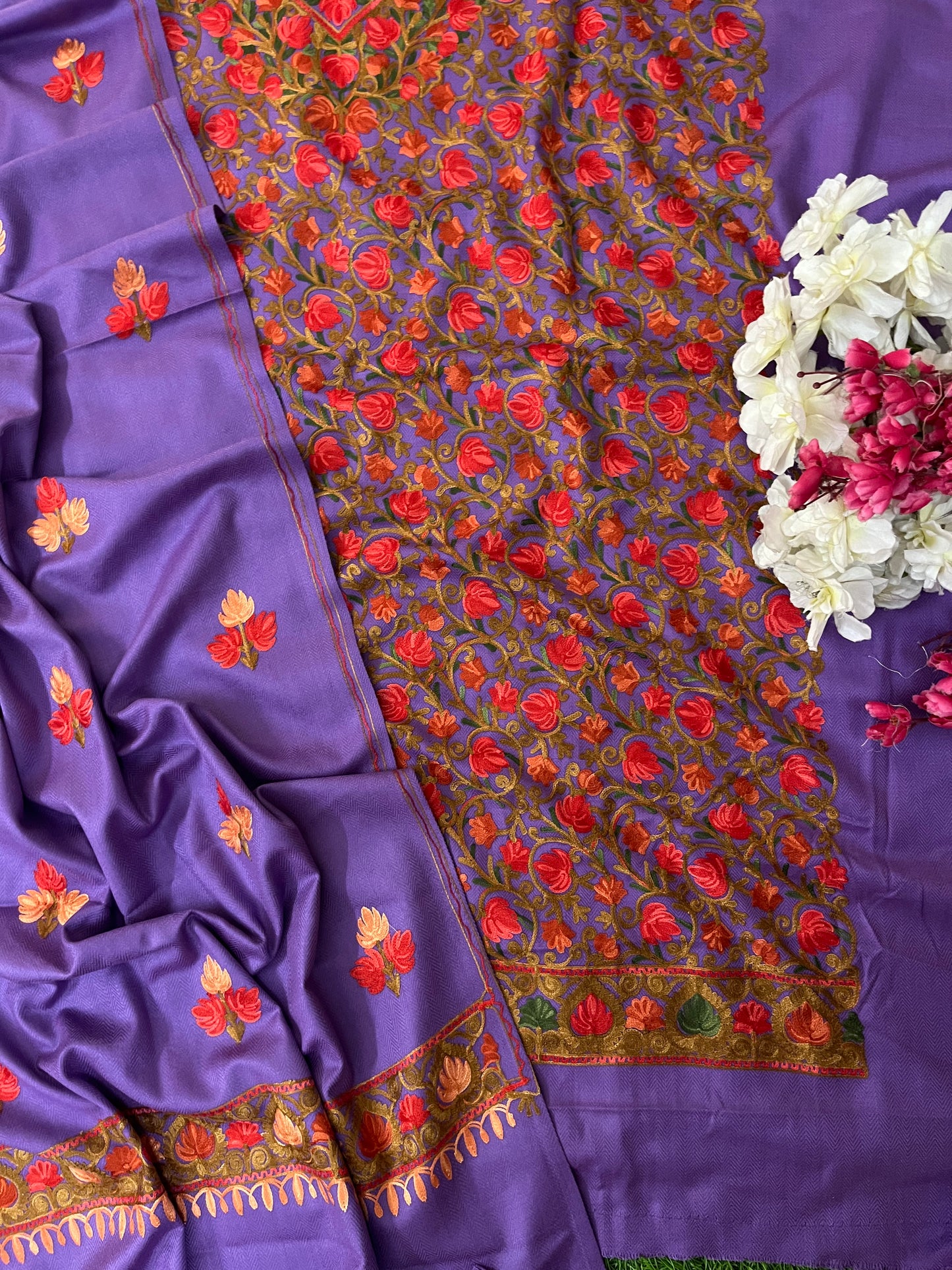 Lavender Chinar Woollen Aari Embroidered 3pc Suit Stole