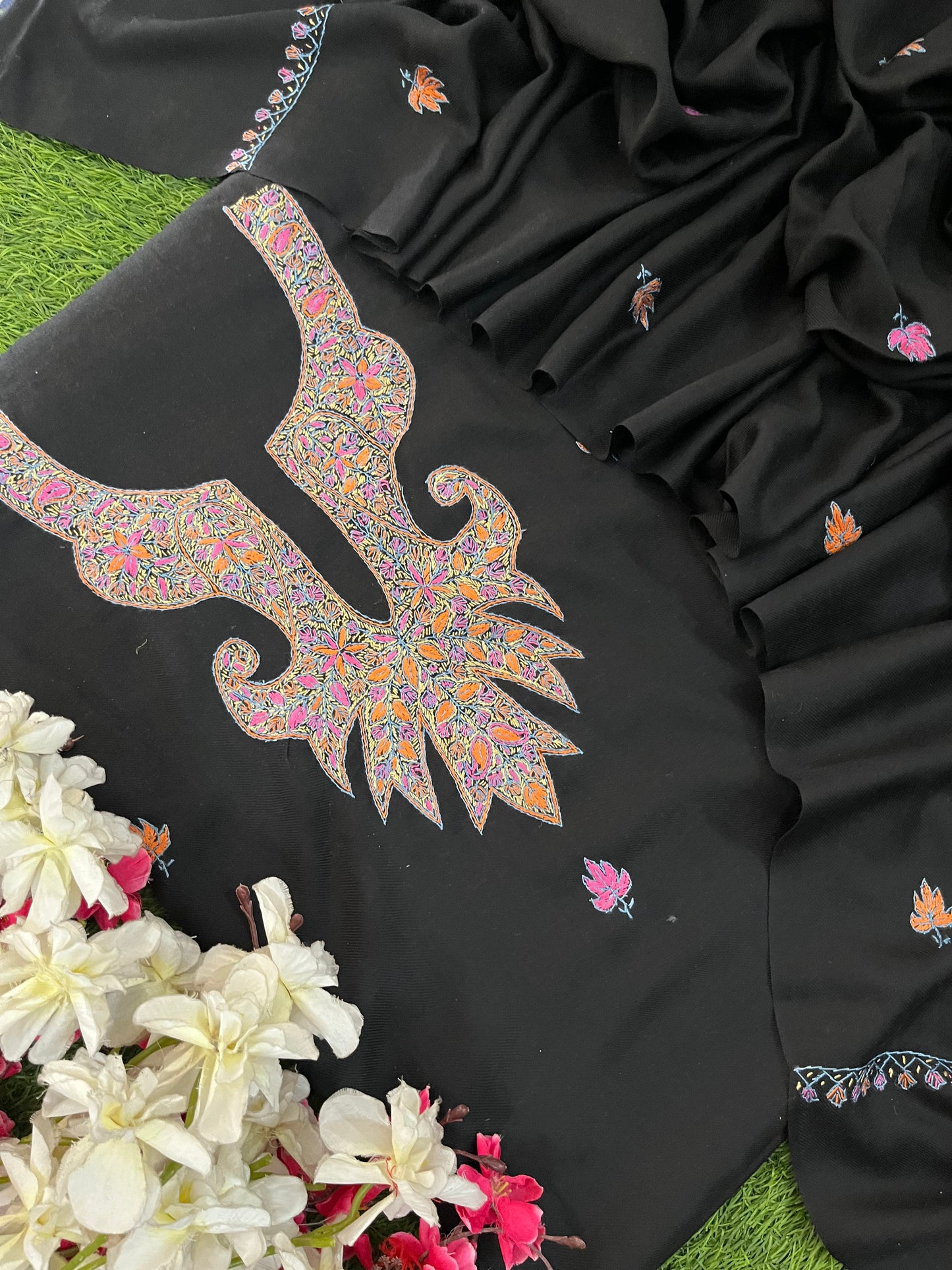 Black Fine Wool Sozni Embroidered 3pc Suit Stole