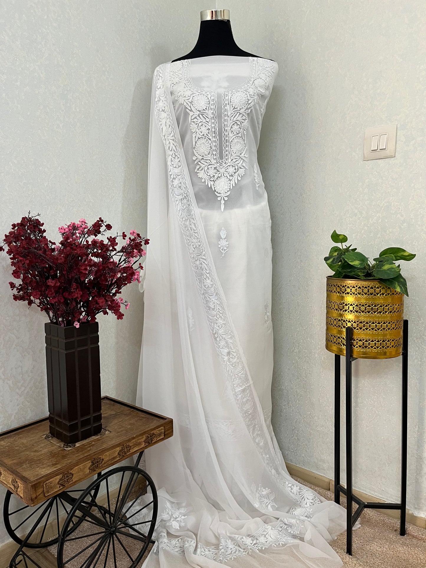 Off white  Georgette 3pc Kashmiri Suit