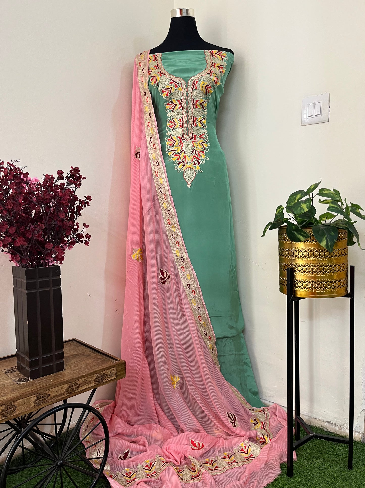 Kalaa’ Green Crape Kashmiri Suit