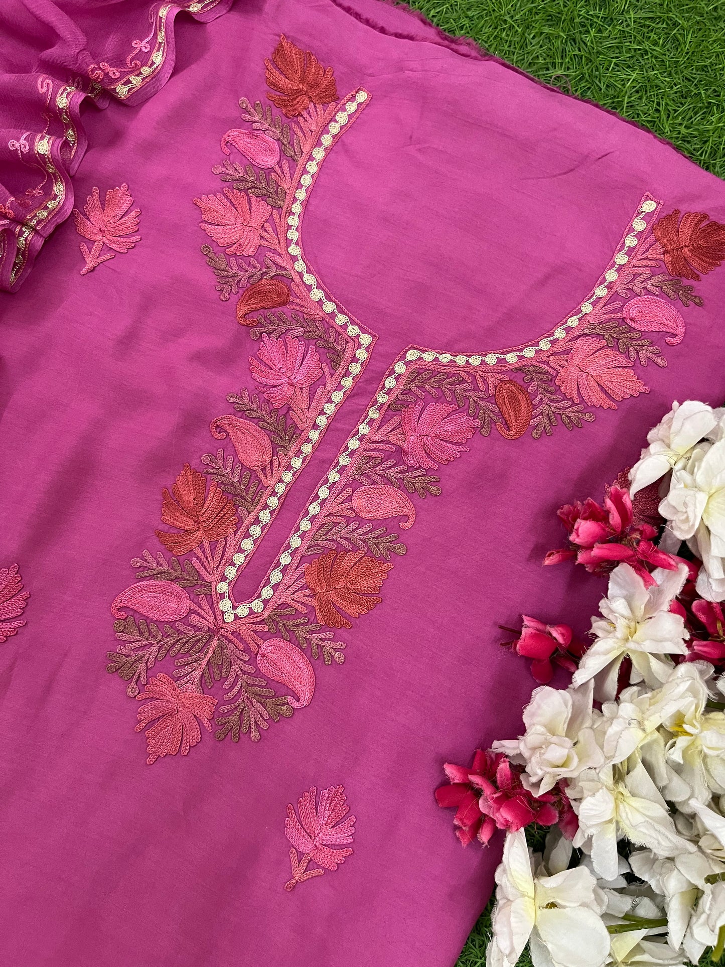 Dull Pink Muslin Cotton Jaal Sleeves Kashmiri 3pc Suit