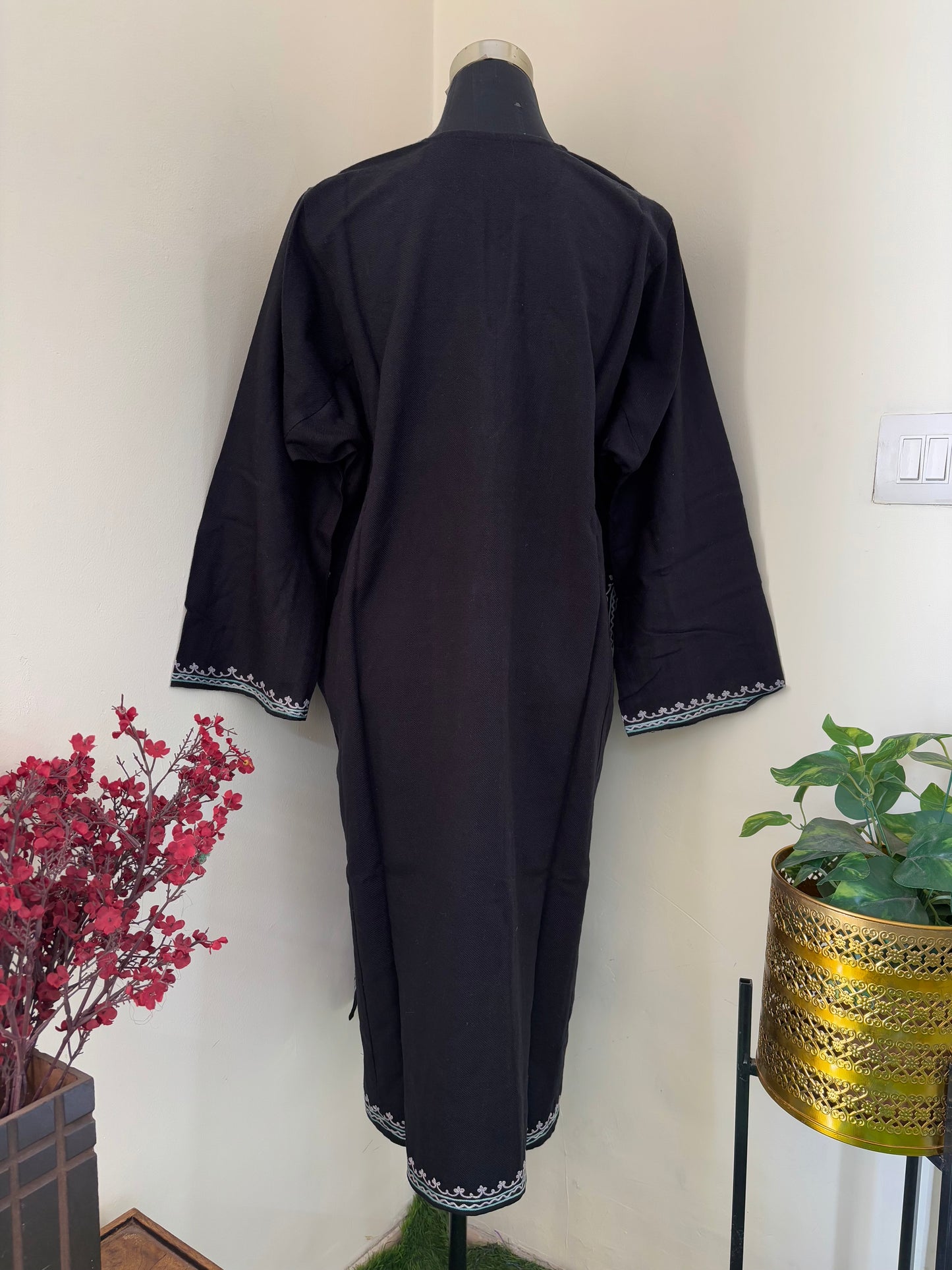 Black Aari Embroidered Wool Pheran