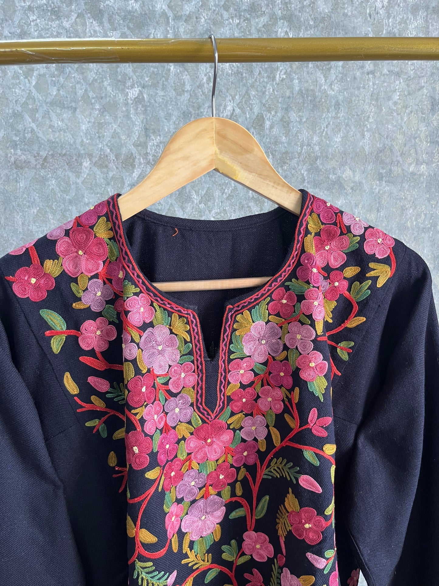 Black Aari Embroidered Wool Pheran