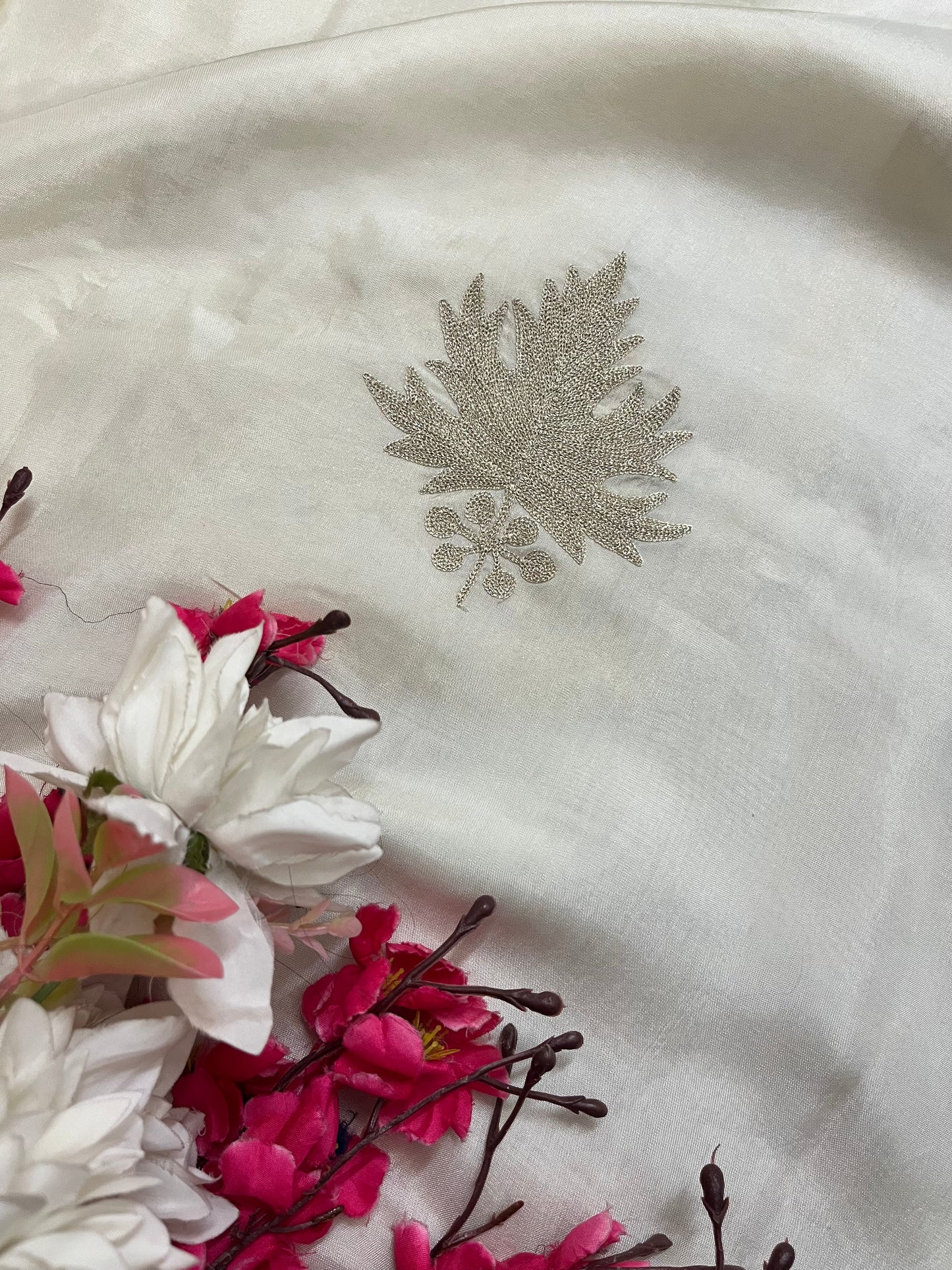 Ivory Sanam’ Tilla Kashmiri Silk Suit