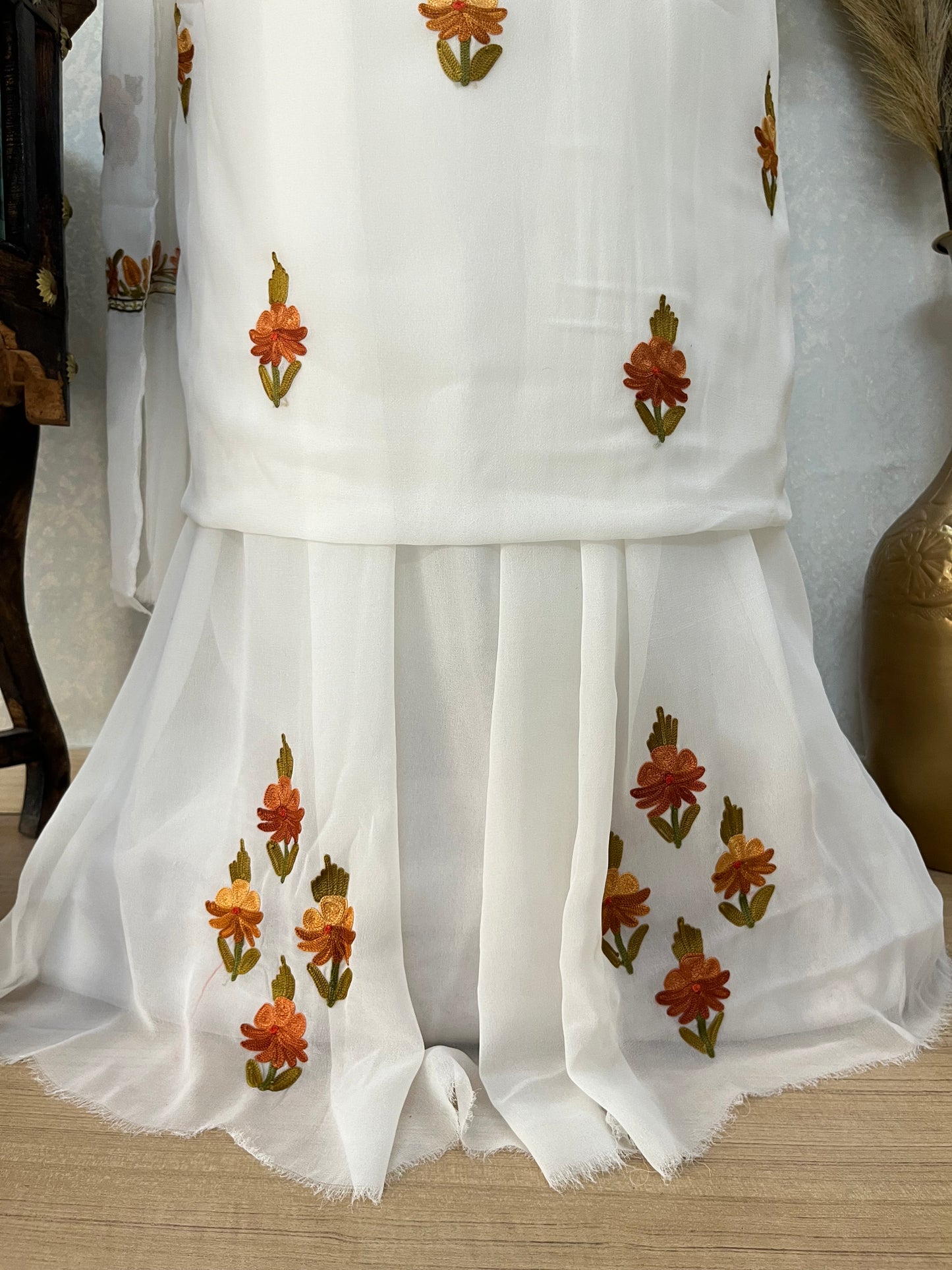 Off White Georgette 3 Pc Kashmiri Suit