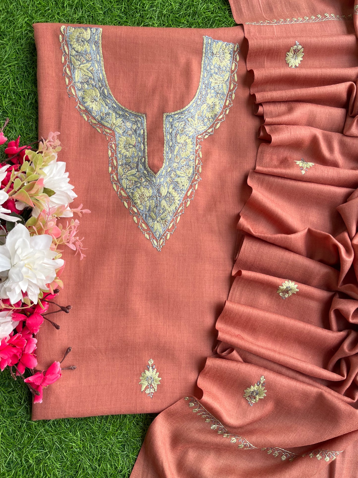 Peach Fine Wool Sozni Embroidered 3pc Suit Stole