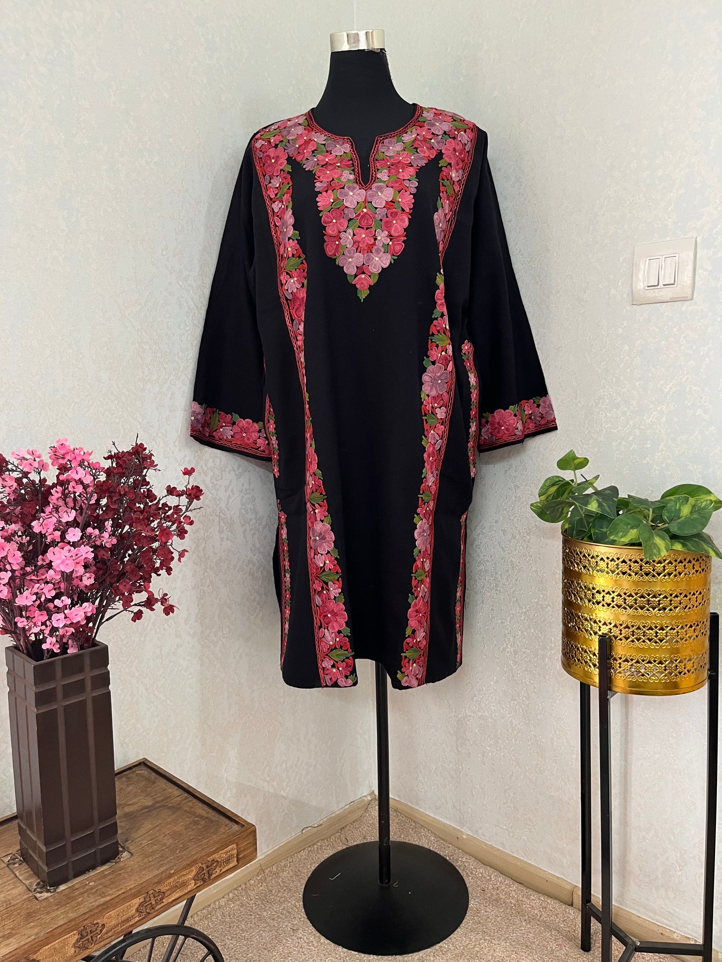 Black Aari Embroidered Wool Pheran