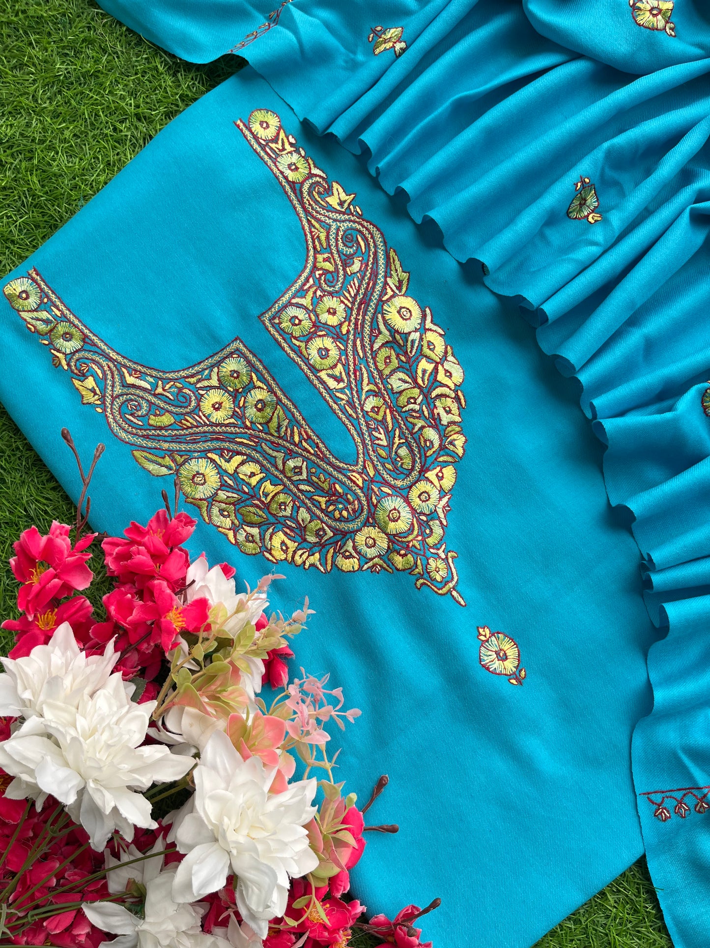 Sky Blue Fine Wool Sozni Embroidered 3pc Suit Stole