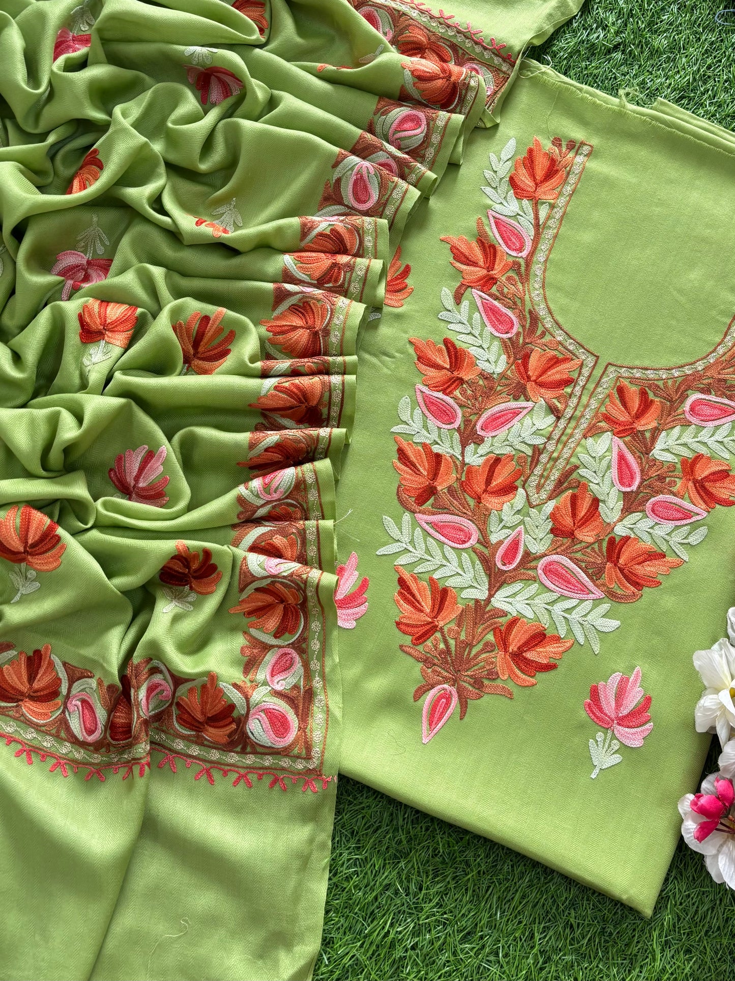 Lemon Green Pure Wool Aari Embroidered 3pc Suit Stole