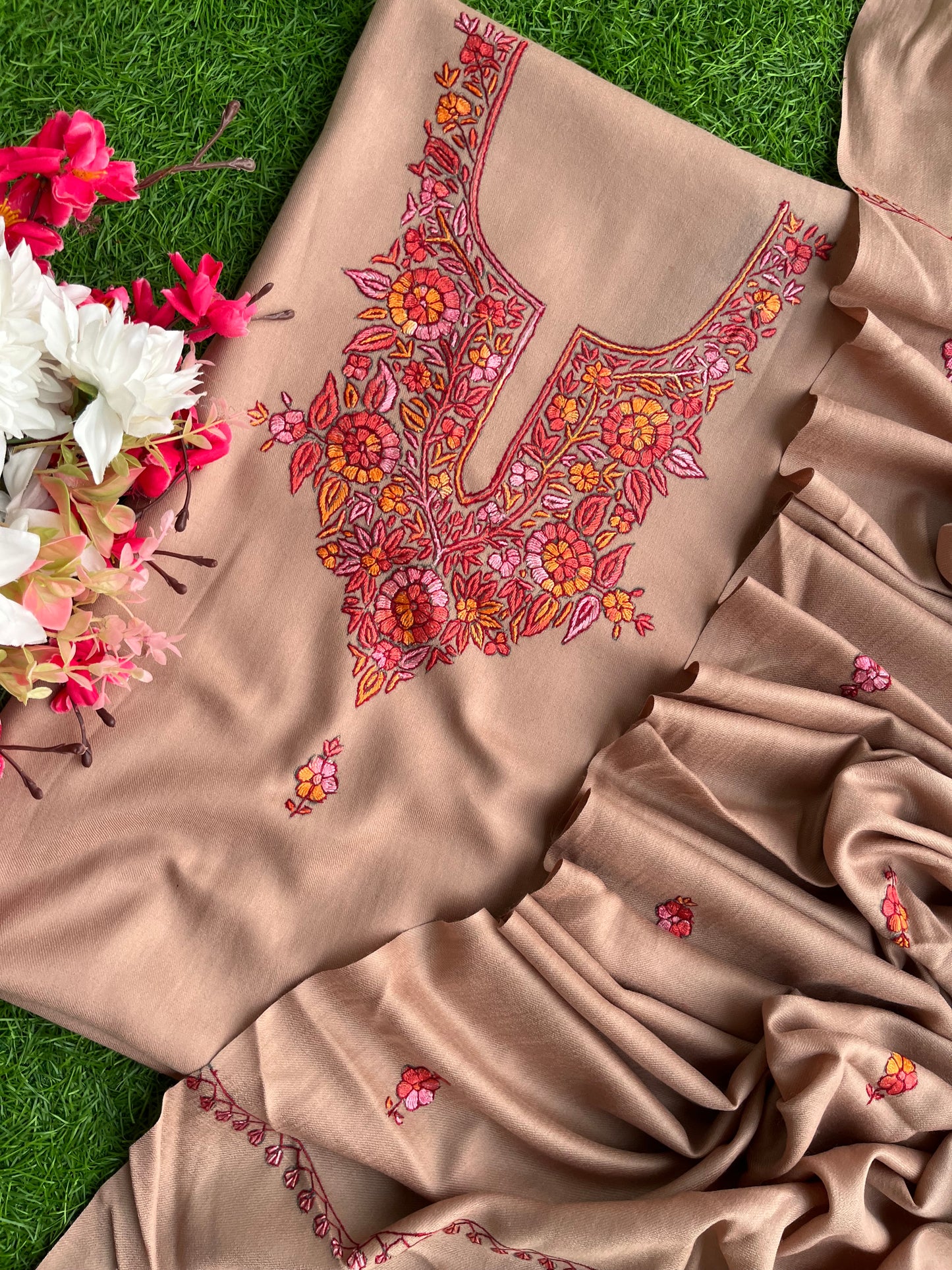 Beige Fine Wool Sozni Embroidered 3pc Suit Stole