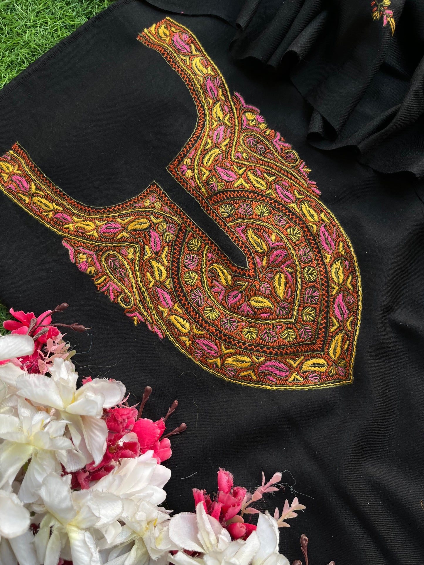 Black Fine Wool Sozni Embroidered 3pc Suit Stole