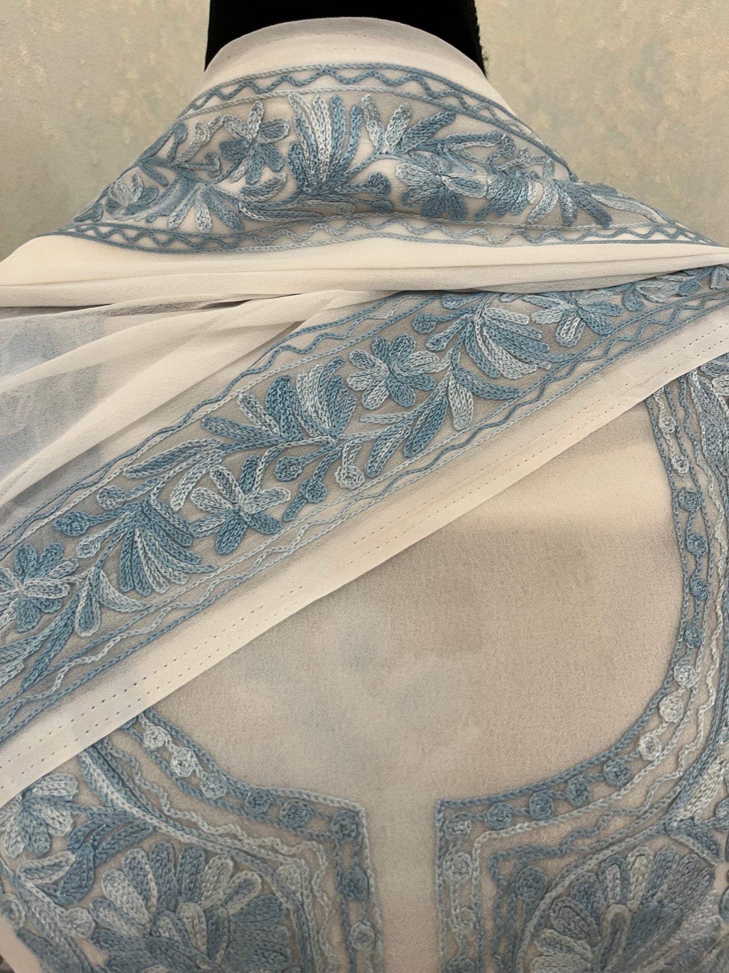 Off white  Georgette 3pc Kashmiri Suit