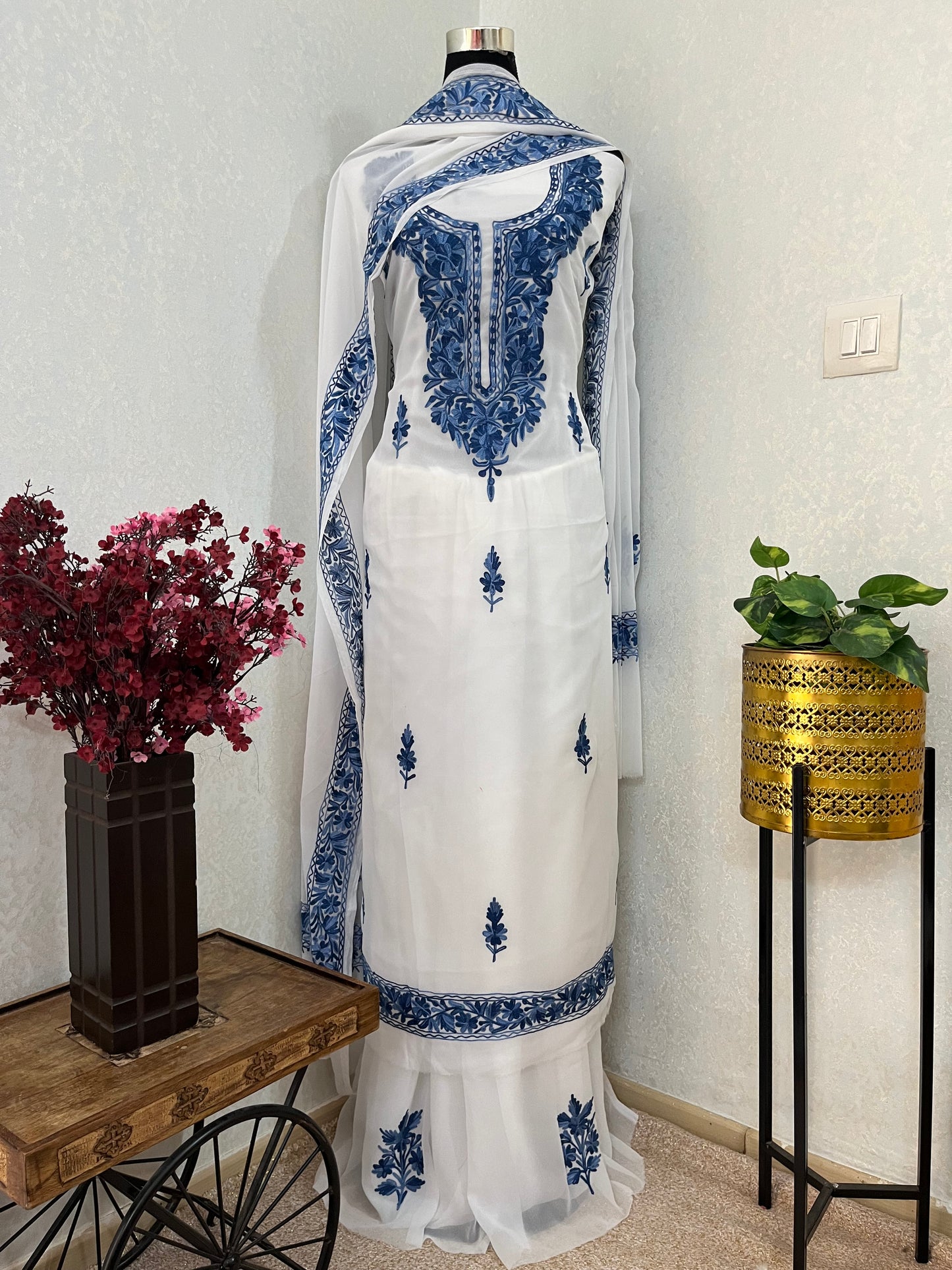 Off white  Georgette 3pc Kashmiri Suit