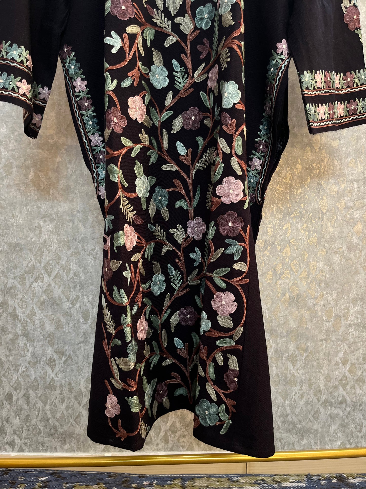 Black Aari Embroidered Wool Pheran