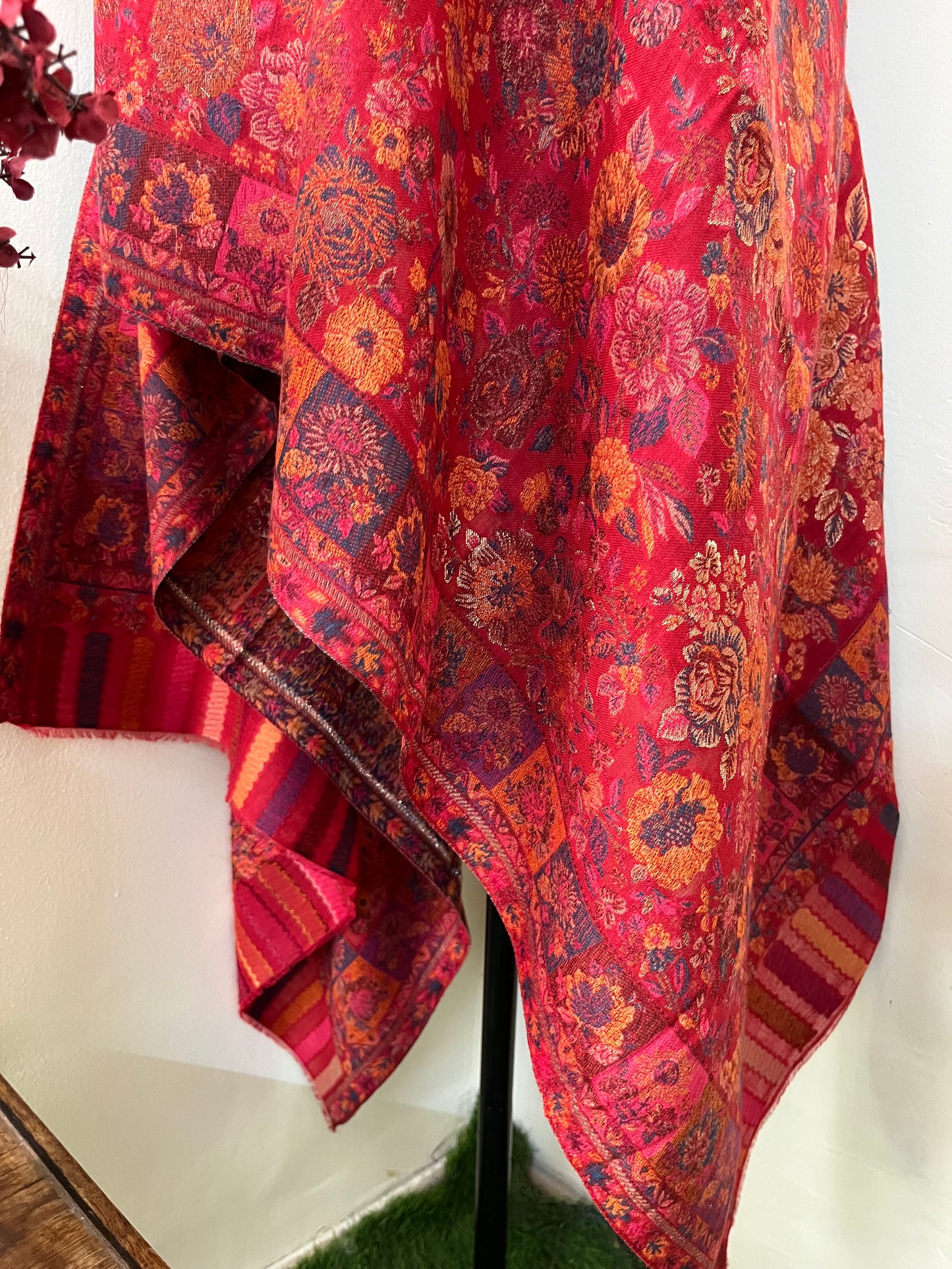 Red Kani Zari Fine Semi Pashmina stole