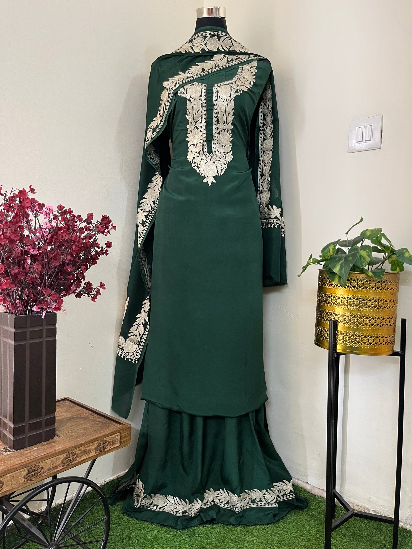 Kalaa’ Bottle Green Crape Kashmiri Suit