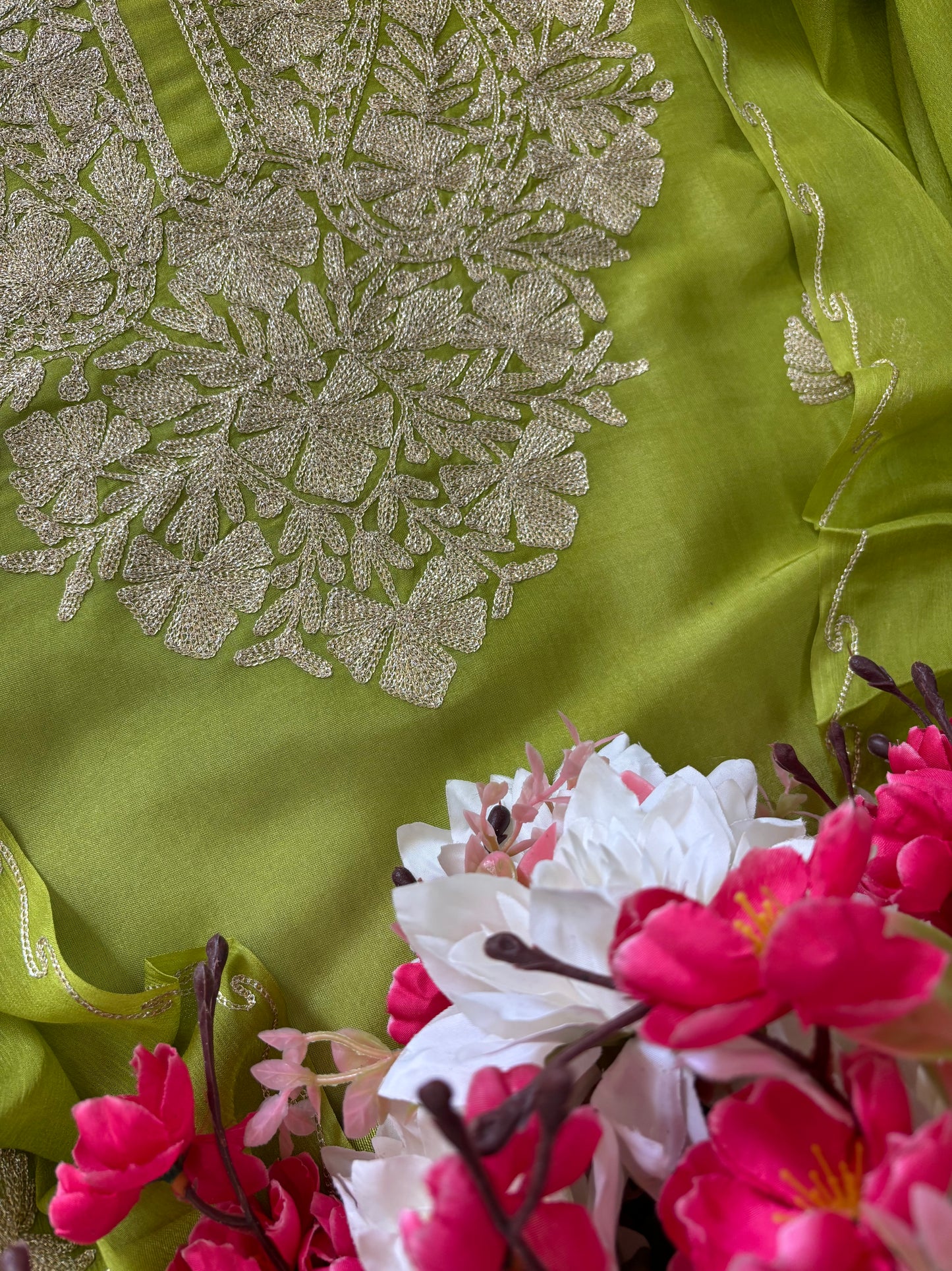 Sanam’ Lawn Green Silk Tilla Kashmiri Suit